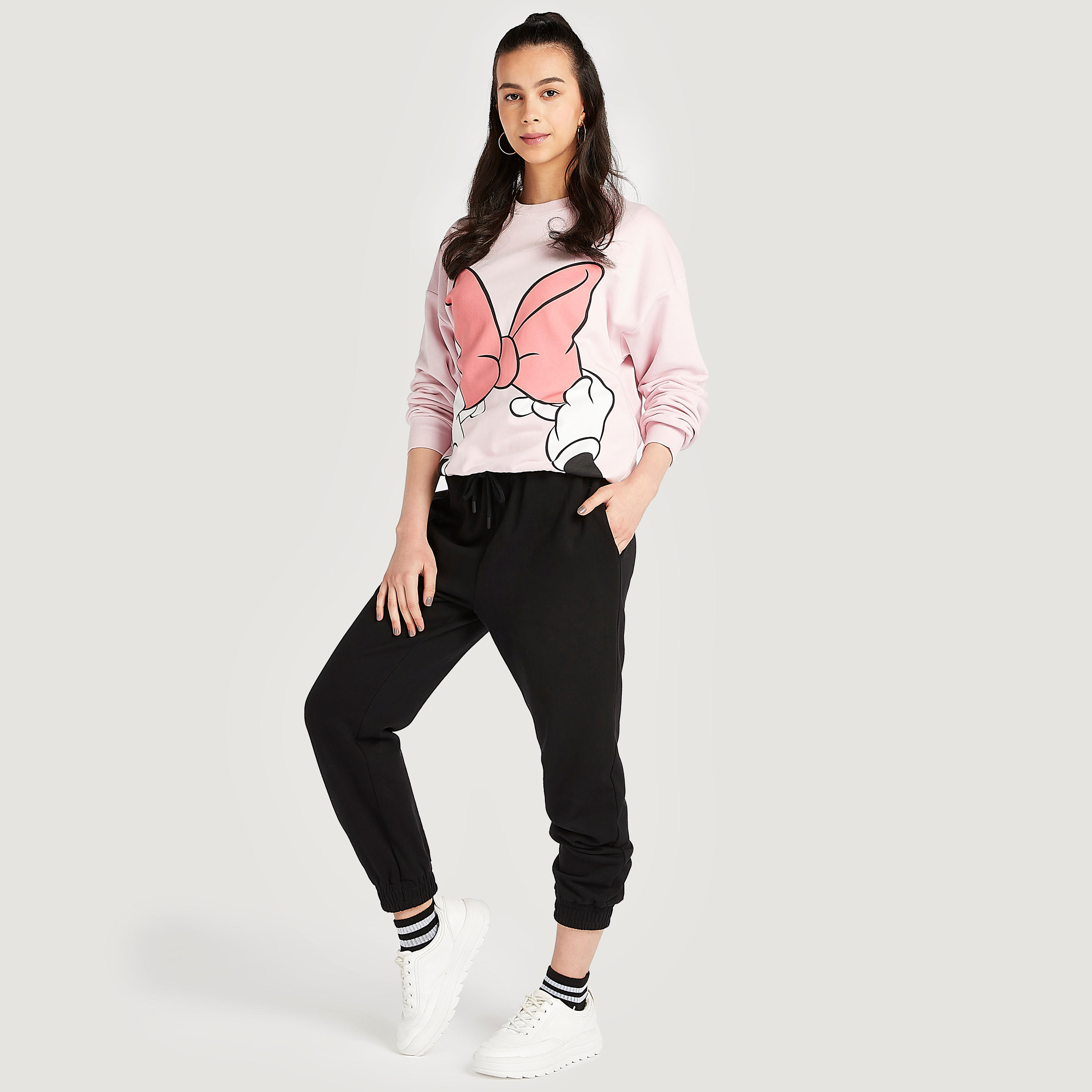 سويت شيرت بياقة ضيّقة وطبعات ميني ماوس وأكمام طويلة-women-winterwear-hoodiesandsweatshirts-sweatshirts-image-2