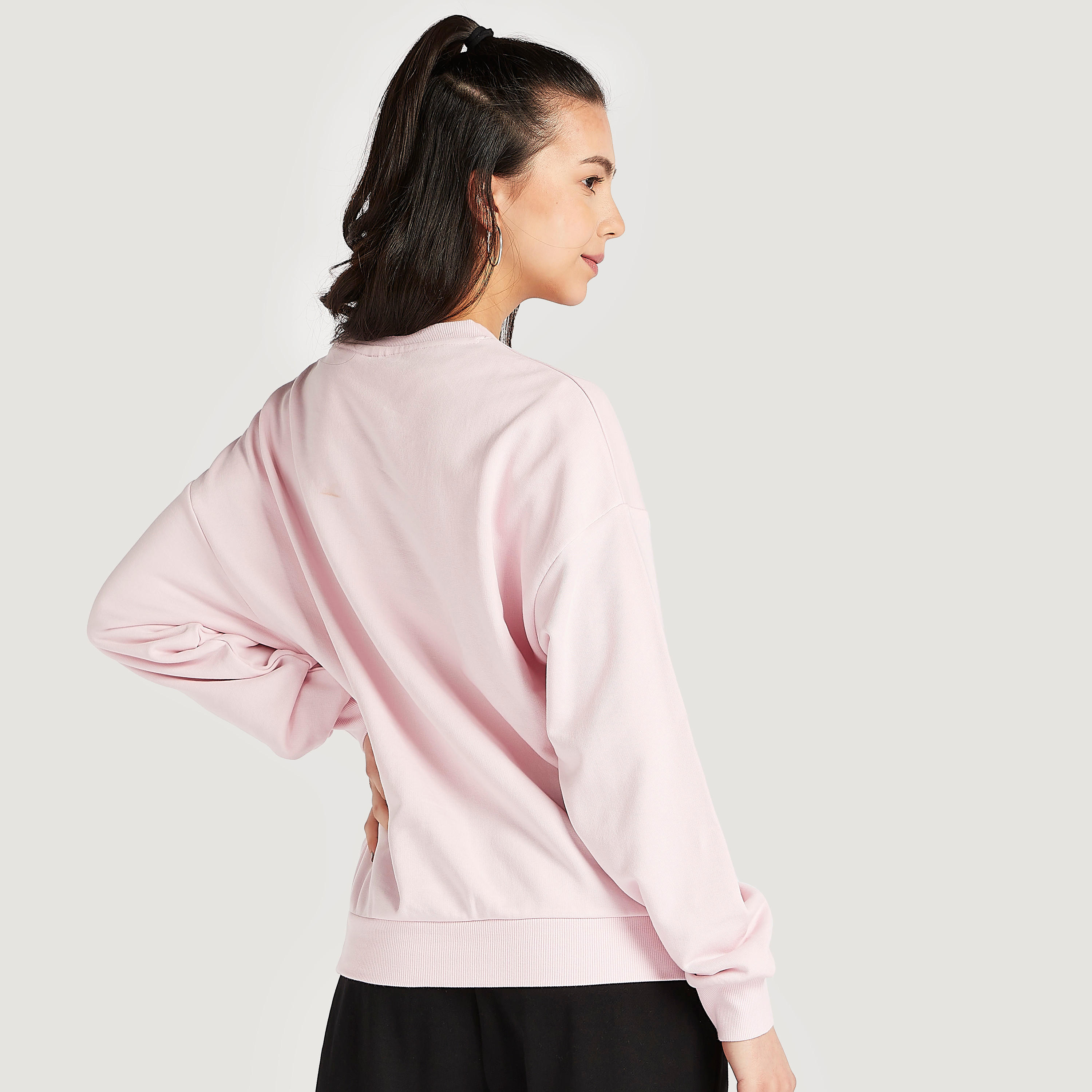 سويت شيرت بياقة ضيّقة وطبعات ميني ماوس وأكمام طويلة-women-winterwear-hoodiesandsweatshirts-sweatshirts-image-4