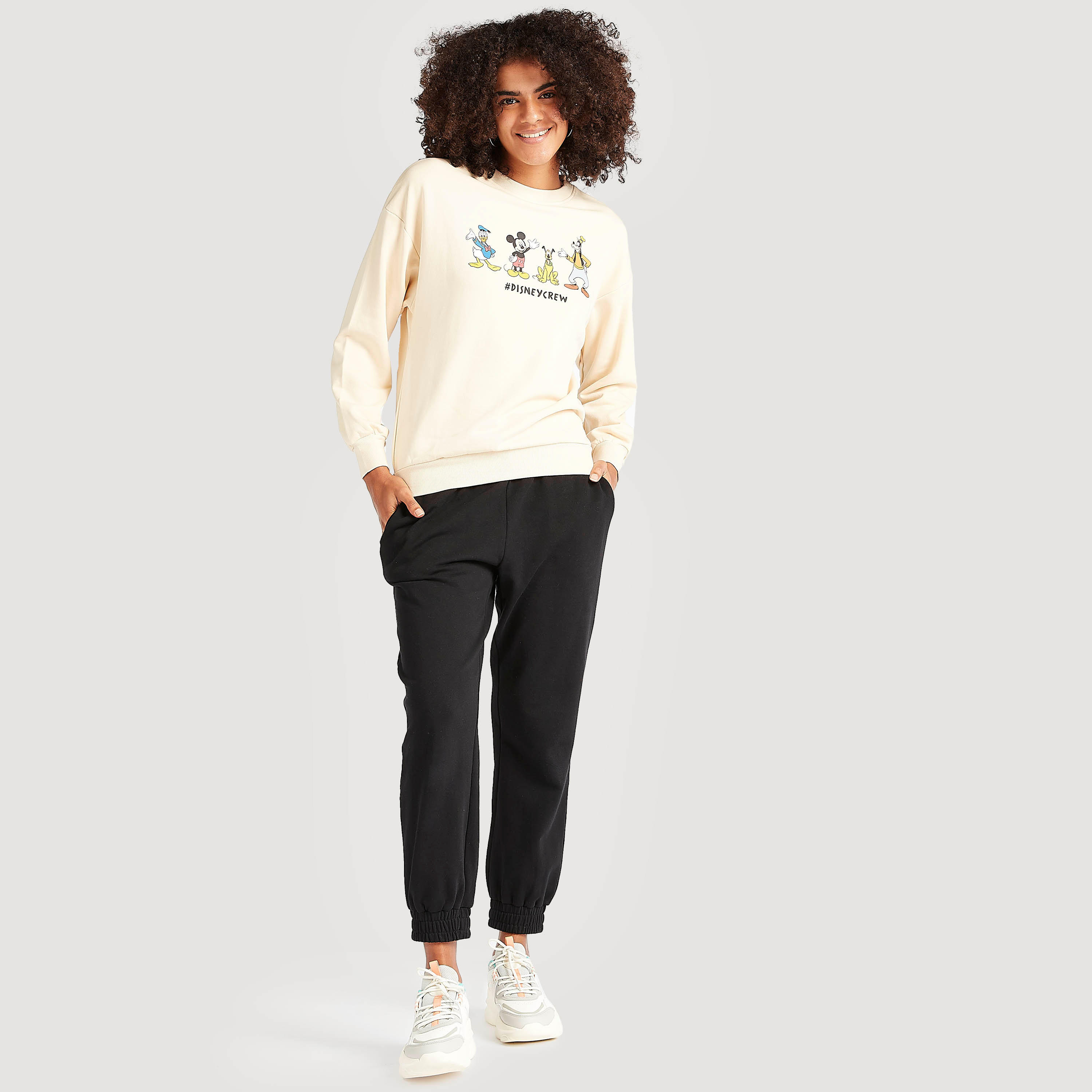 سويت شيرت بأكمام طويلة وياقة ضيّقة وطبعات ديزني-women-winterwear-hoodiesandsweatshirts-sweatshirts-image-2