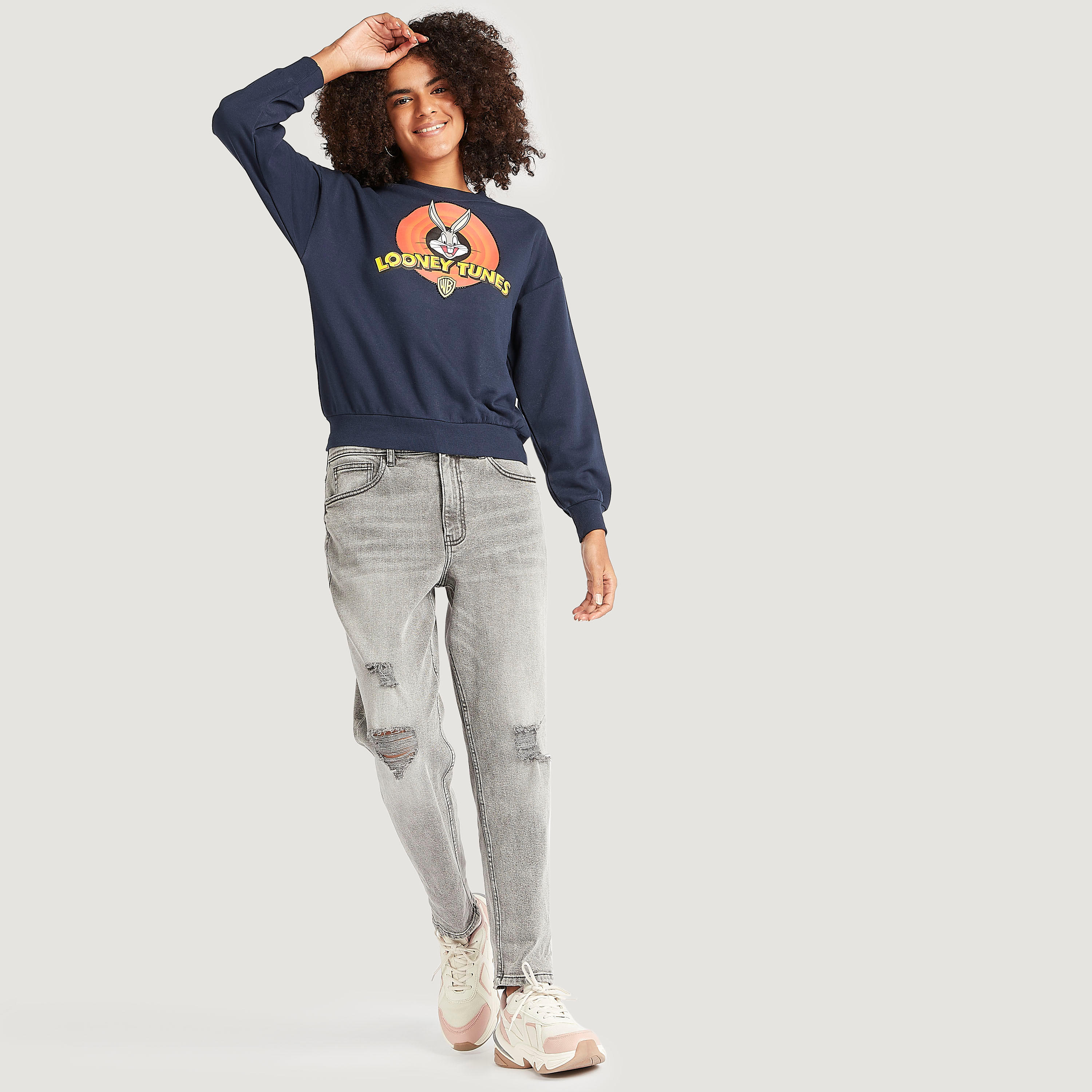سويت شيرت بياقة ضيقة وأكمام طويلة وطبعات لوني تونز-women-winterwear-hoodiesandsweatshirts-sweatshirts-image-2