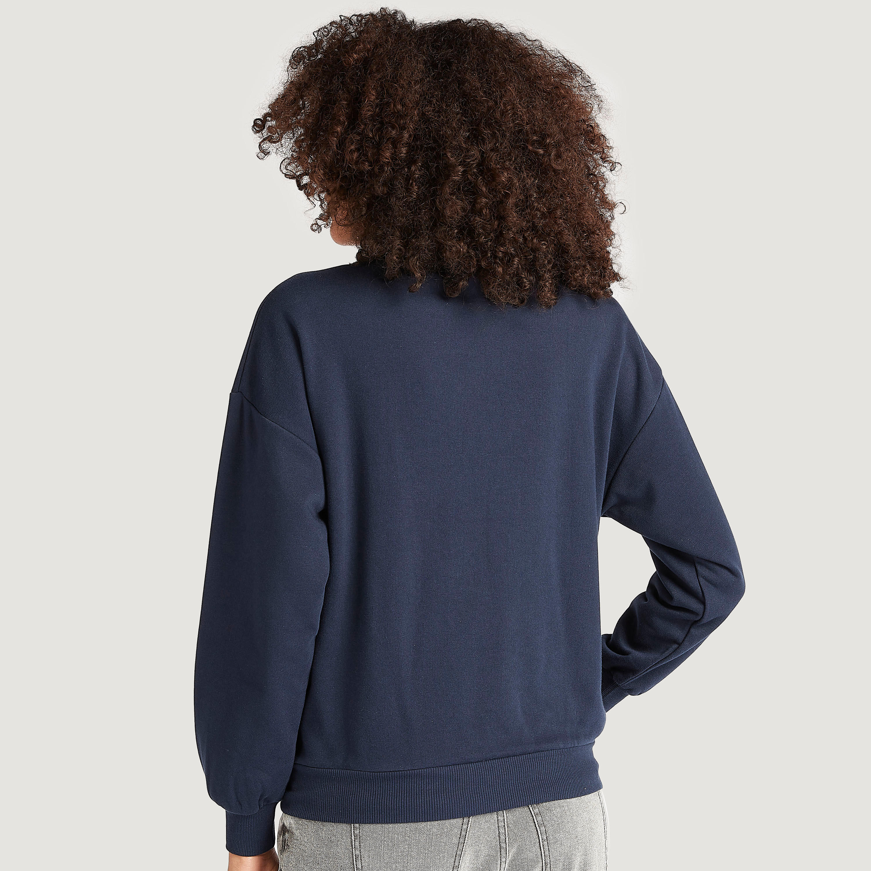 سويت شيرت بياقة ضيقة وأكمام طويلة وطبعات لوني تونز-women-winterwear-hoodiesandsweatshirts-sweatshirts-image-4