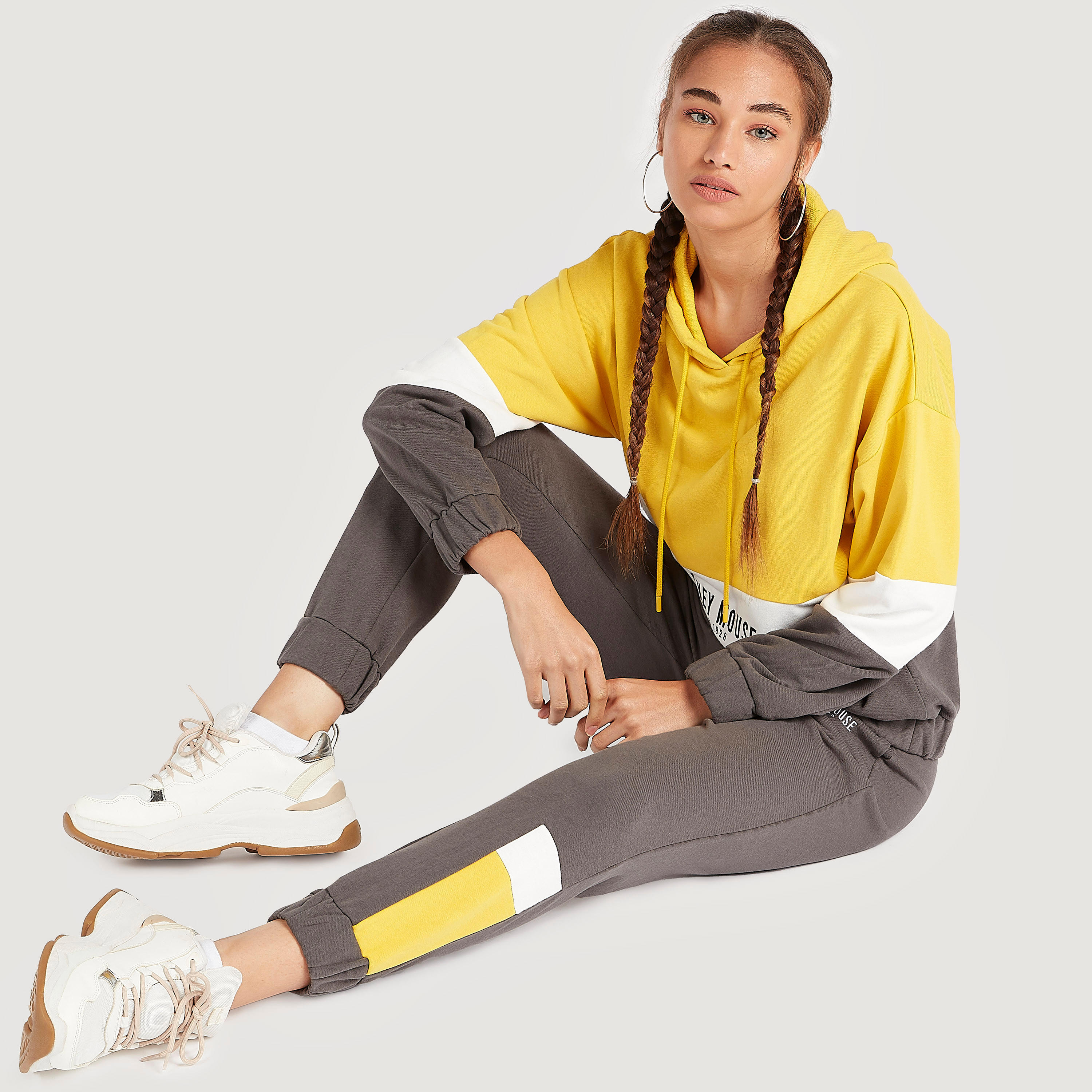 بنطلون رياضي بطبعات ميكي ماوس وخصر مطّاطي متوسّط الارتفاع-women-clothing-bottoms-joggers-image-2