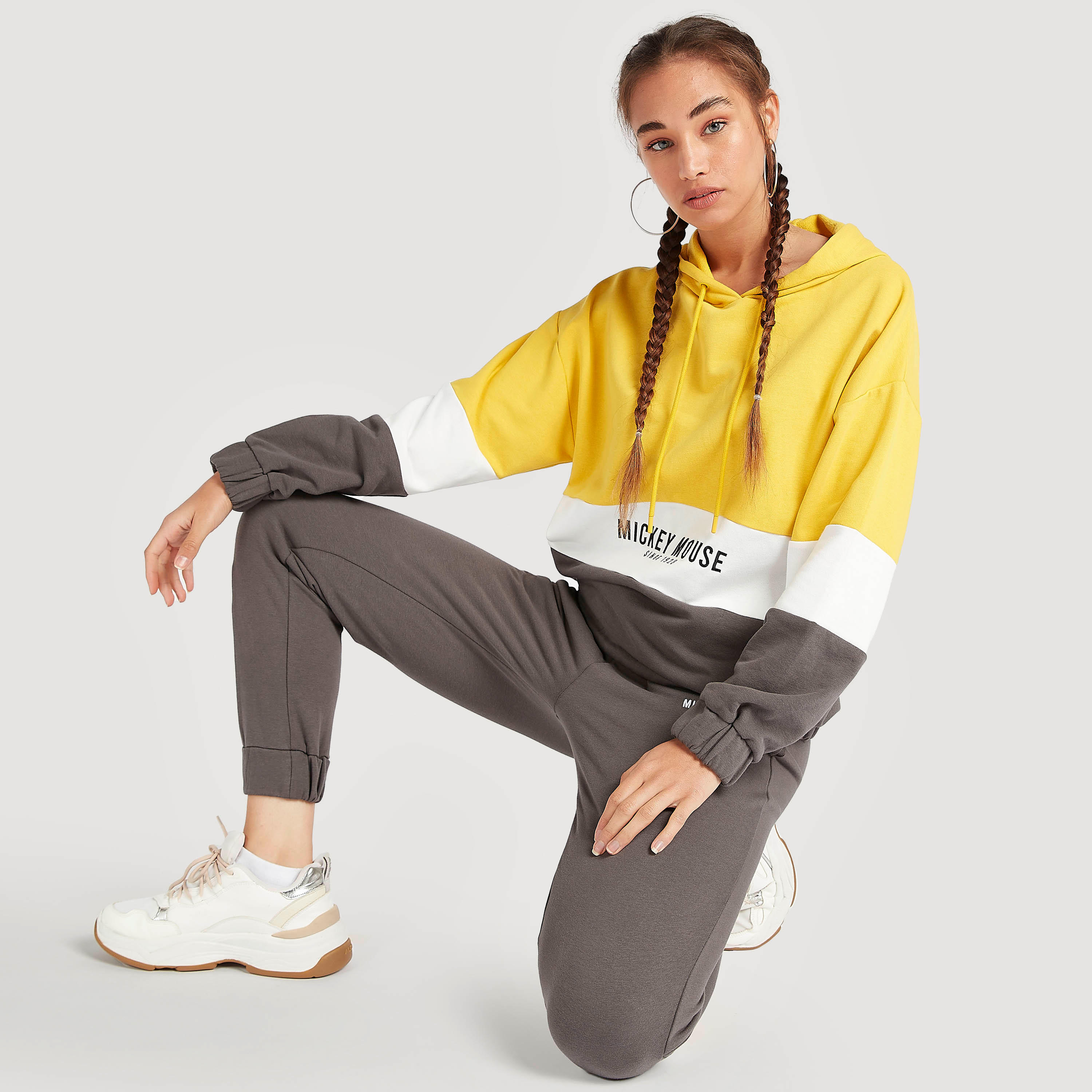 سويت شيرت بأكمام طويلة وقبعة وطبعات ميكي ماوس-women-winterwear-hoodiesandsweatshirts-sweatshirts-image-2