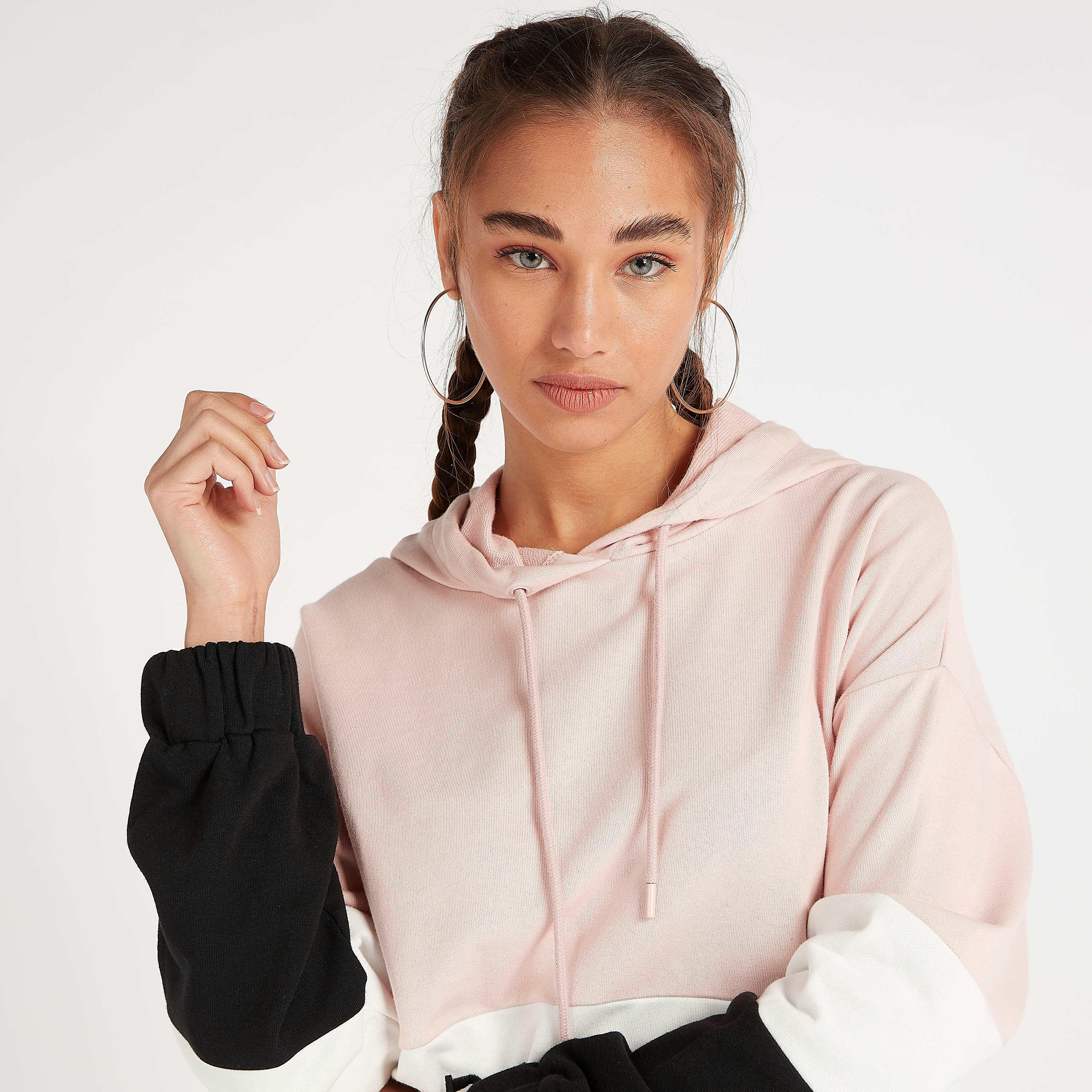 هودي واسع بأكمام طويلة وطبعات فريندز-women-winterwear-hoodiesandsweatshirts-sweatshirts-image-3