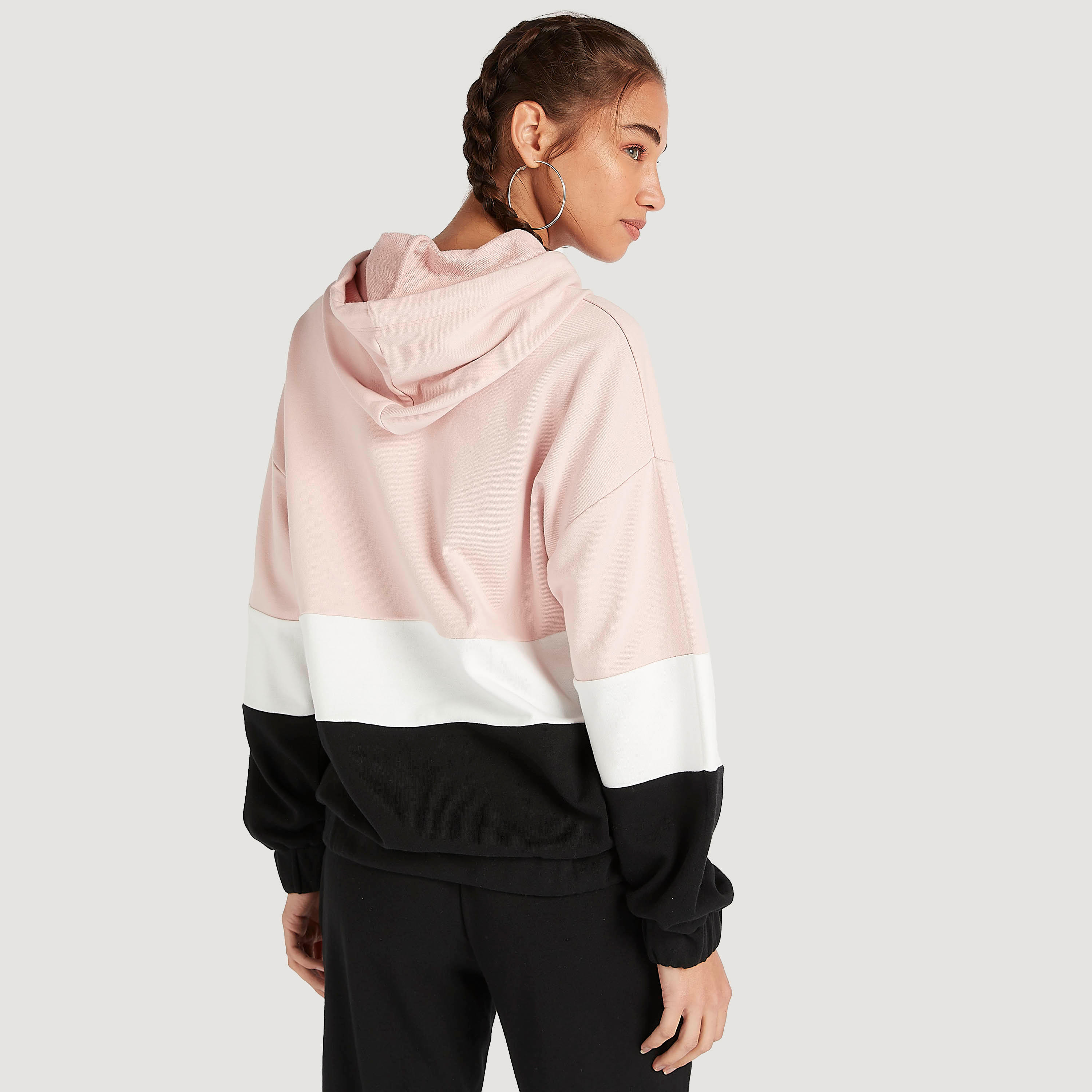 هودي واسع بأكمام طويلة وطبعات فريندز-women-winterwear-hoodiesandsweatshirts-sweatshirts-image-4
