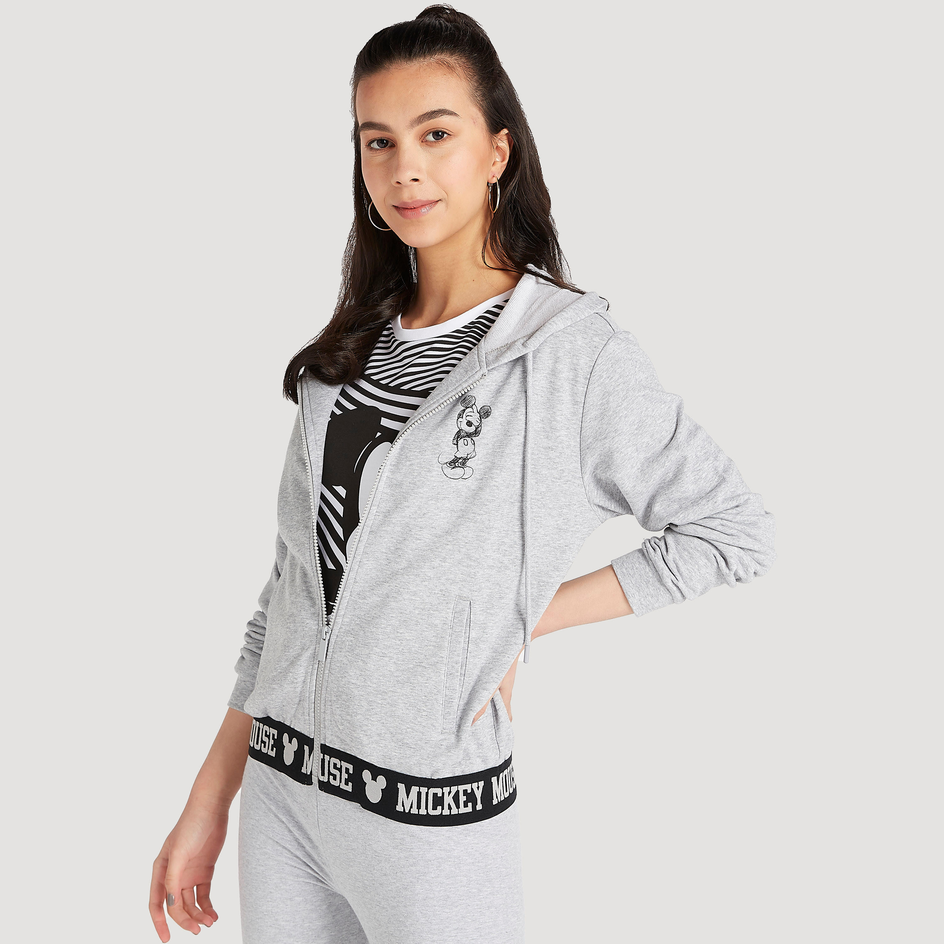 جاكيت بقبّعة وأكمام طويلة وسحّاب إغلاق وطبعات ميكي ماوس-women-winterwear-coatsandjackets-jackets-image-1