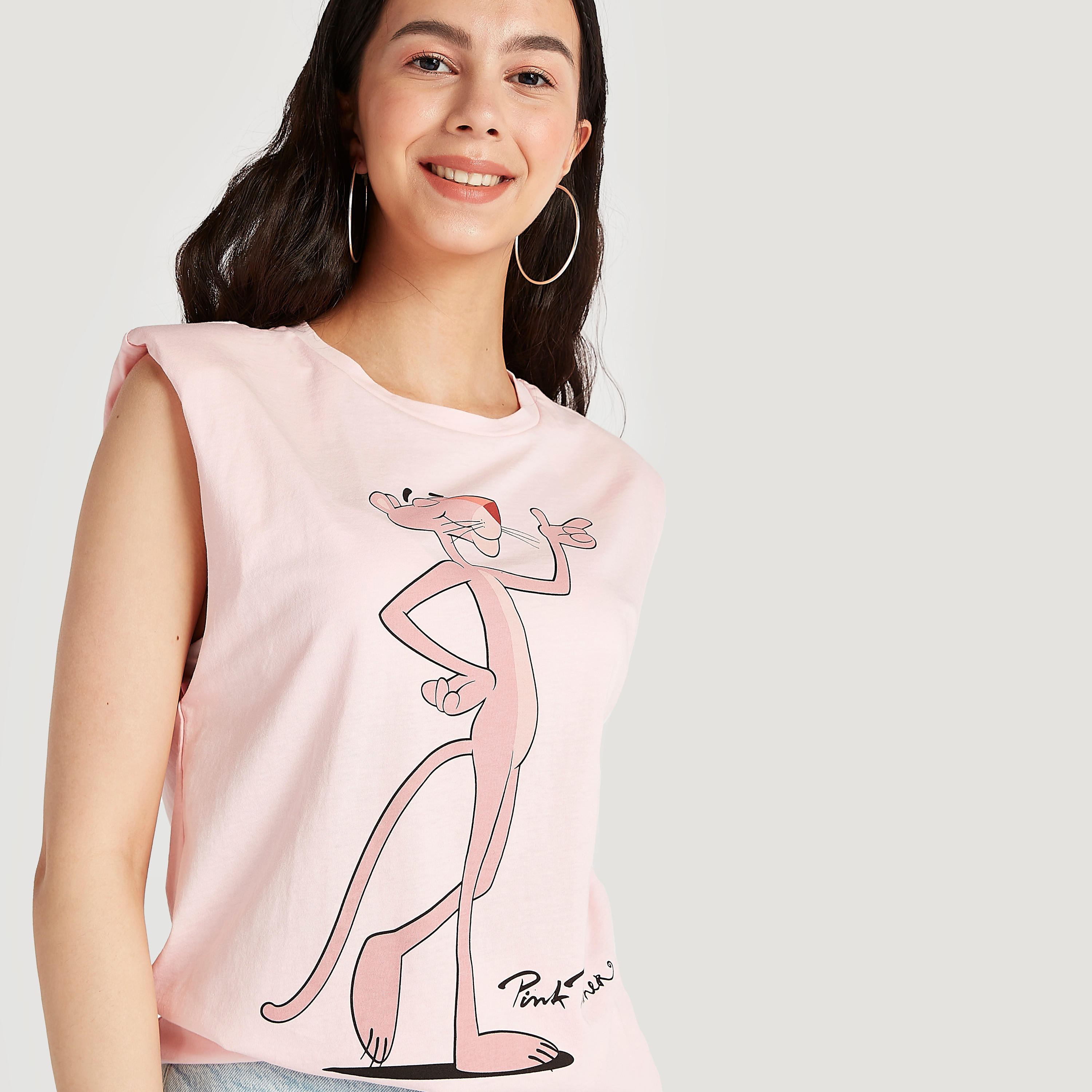 تيشيرت مبطن بدون أكمام وياقة ضيقة وطبعات بينك بانثر-women-clothing-tshirts-image-3