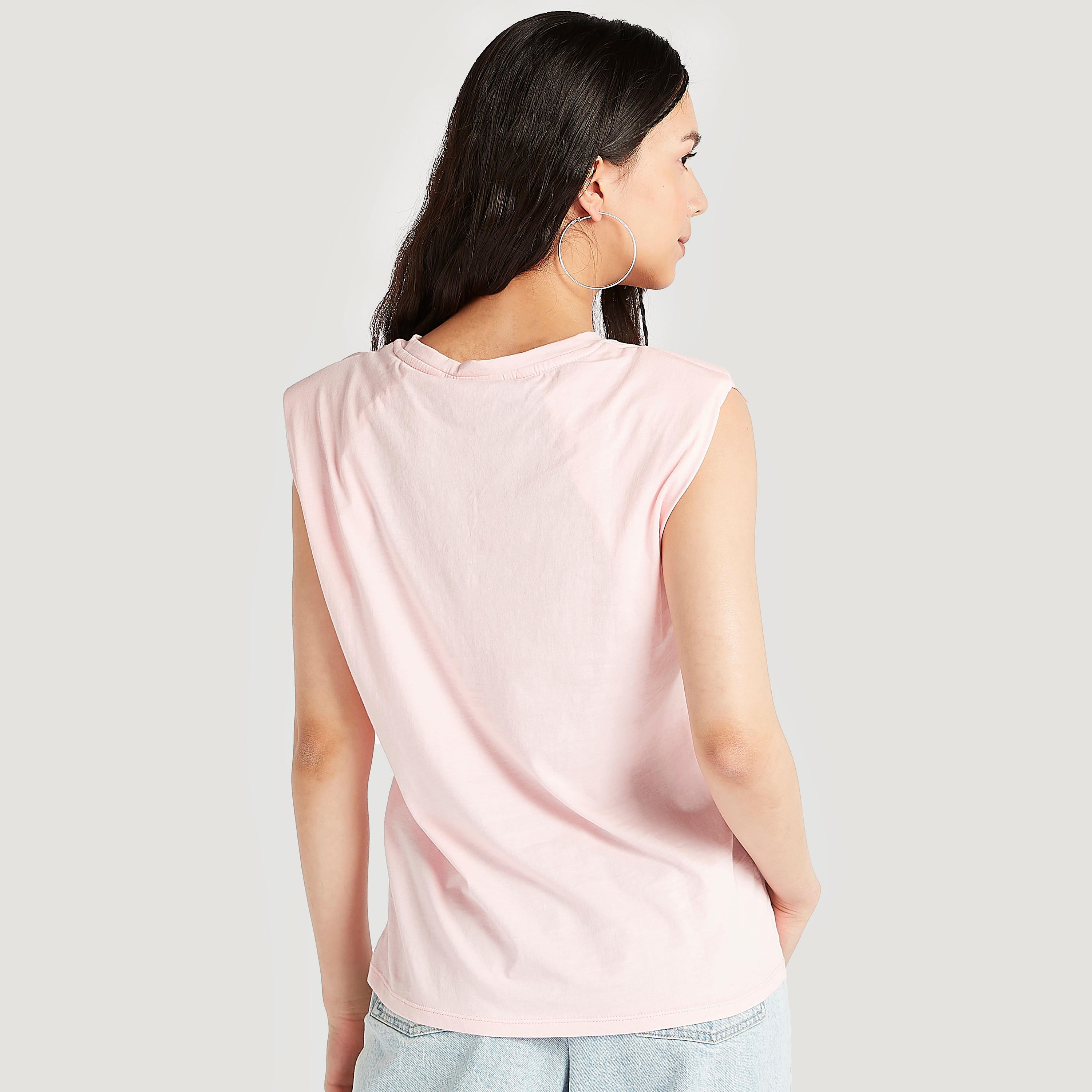 تيشيرت مبطن بدون أكمام وياقة ضيقة وطبعات بينك بانثر-women-clothing-tshirts-image-4