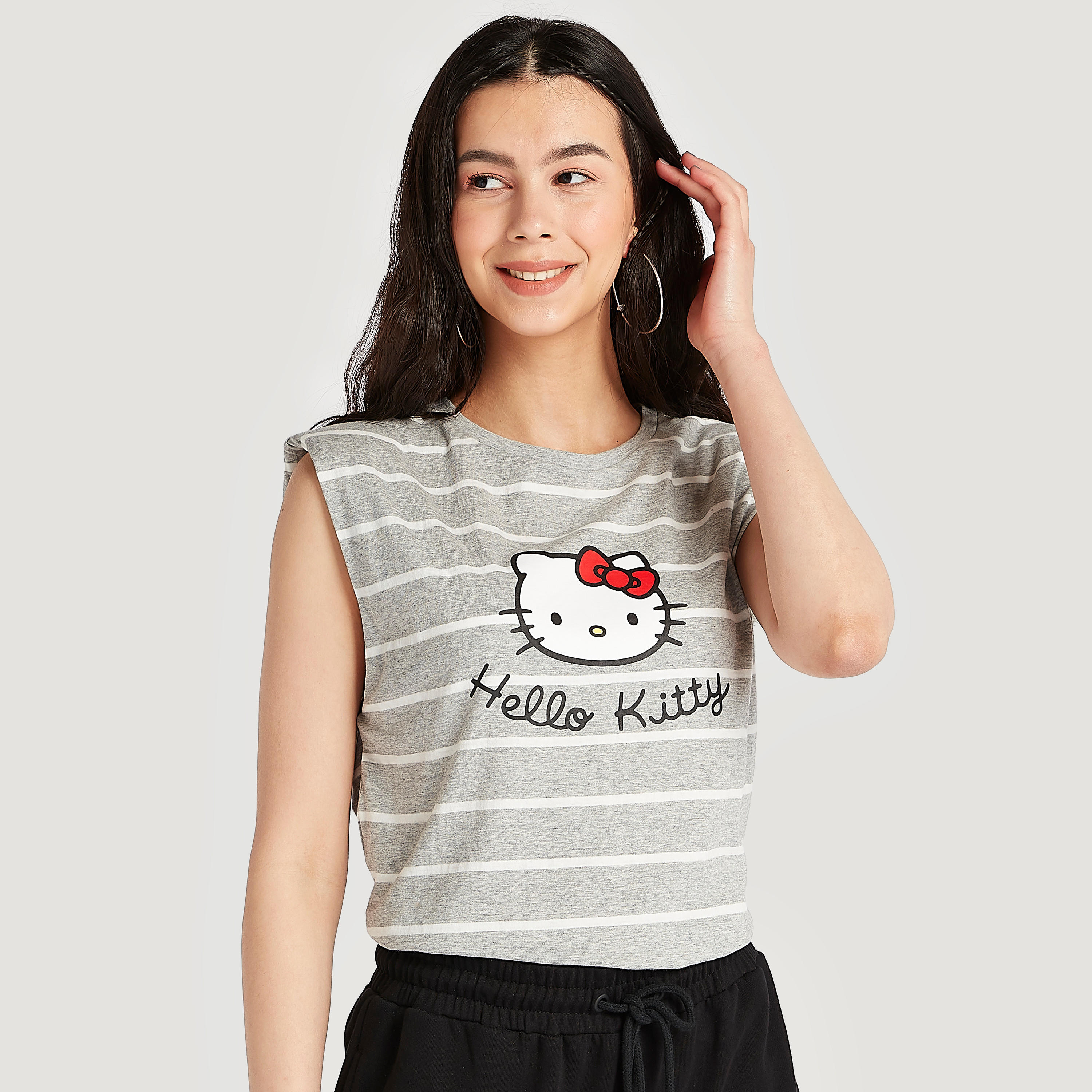 تيشيرت دون أكمام بياقة ضيقة وطبعات هاللو كيتي-women-clothing-tshirts-image-5
