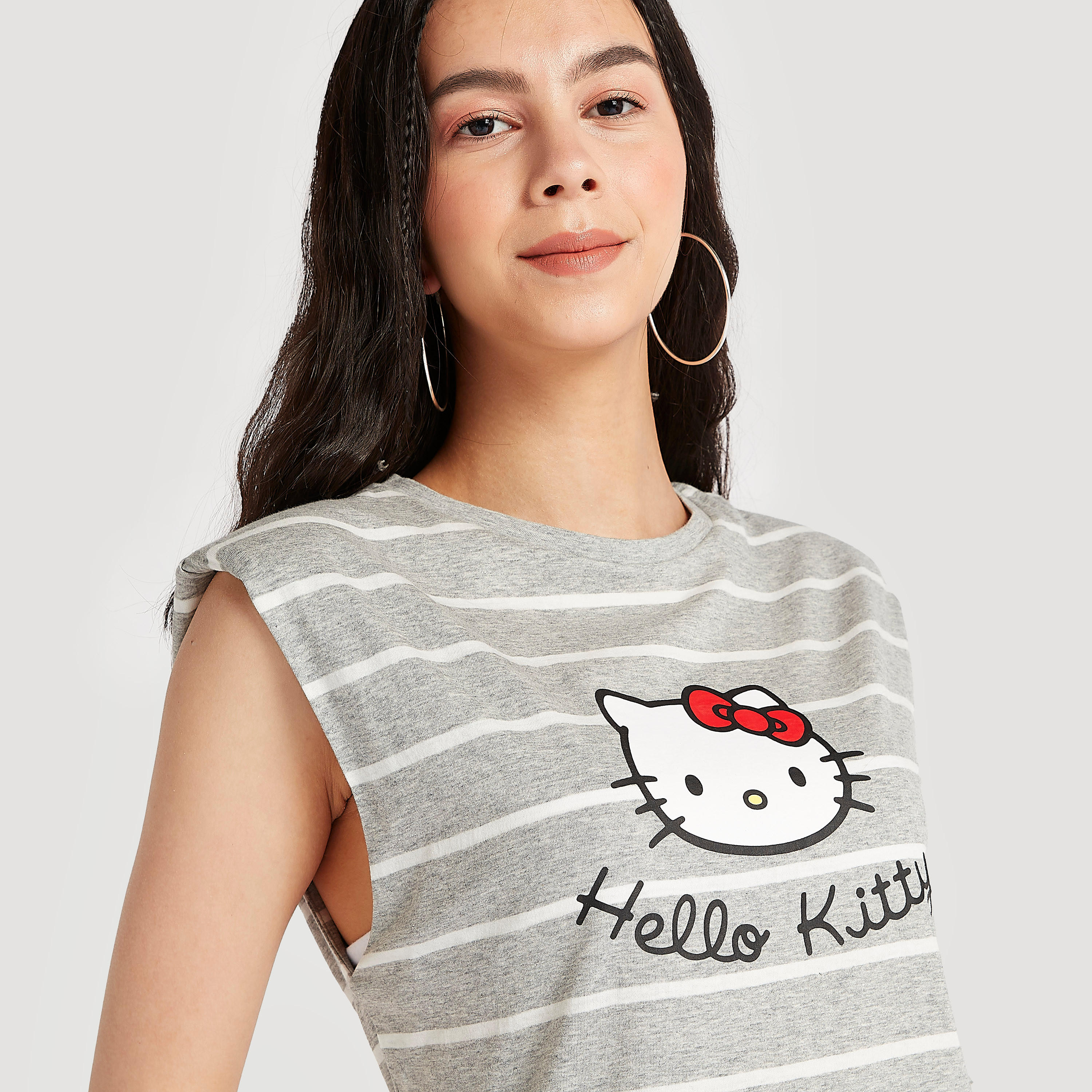 تيشيرت دون أكمام بياقة ضيقة وطبعات هاللو كيتي-women-clothing-tshirts-image-3