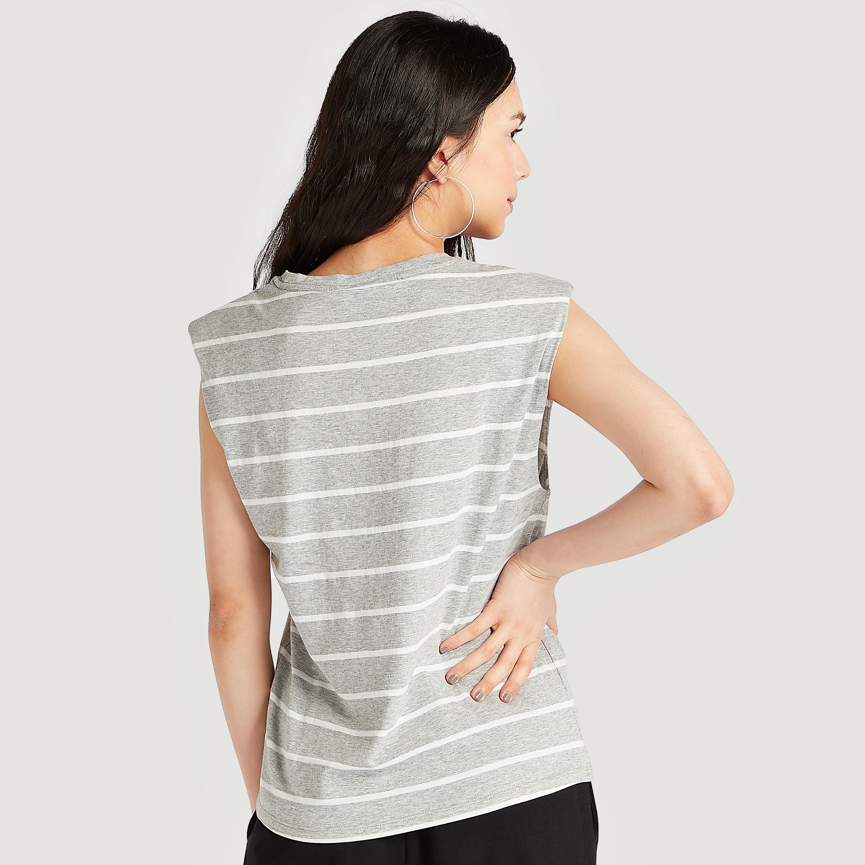 تيشيرت دون أكمام بياقة ضيقة وطبعات هاللو كيتي-women-clothing-tshirts-image-2