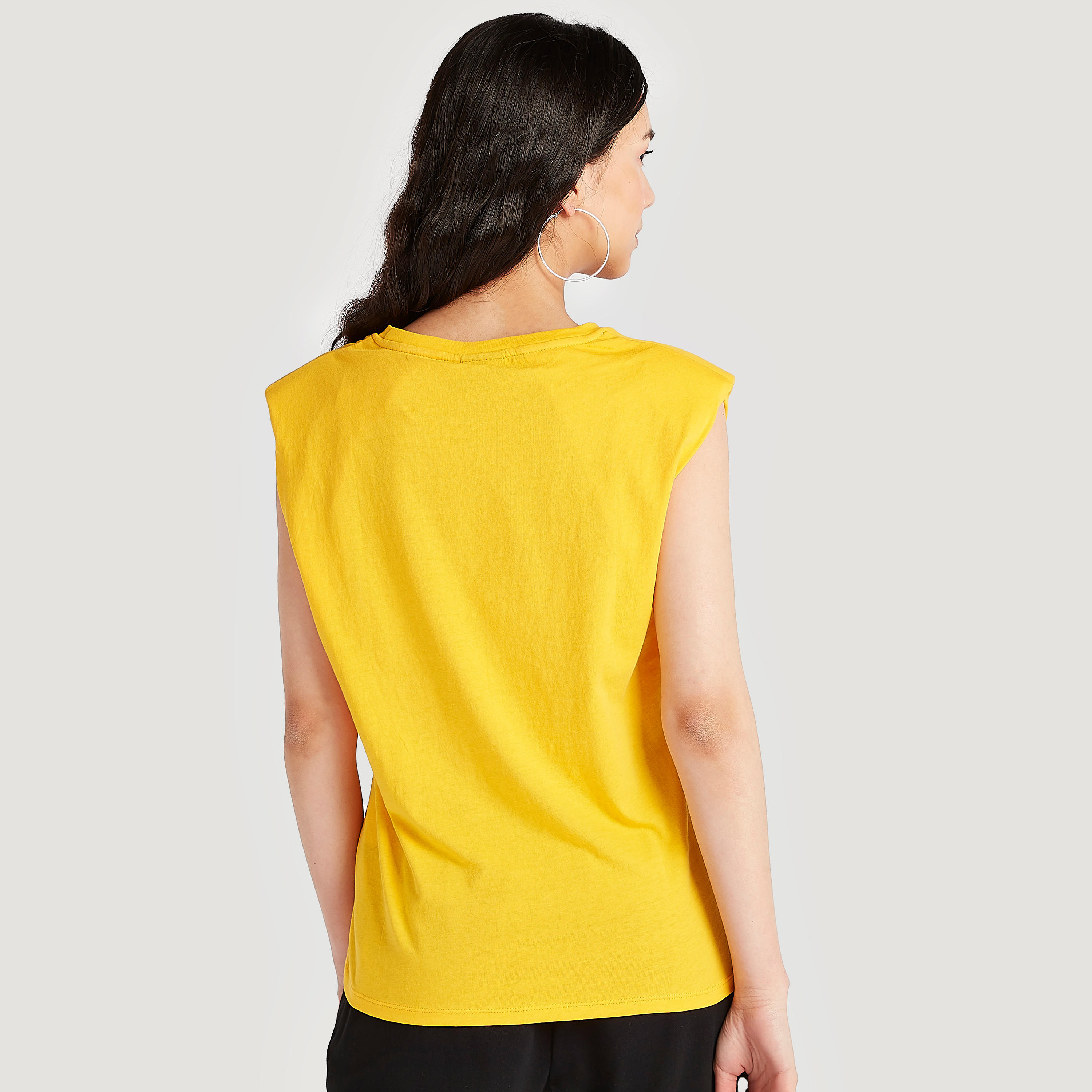 تيشيرت دون أكمام بياقة ضيقة وطبعات-women-clothing-tshirts-image-2