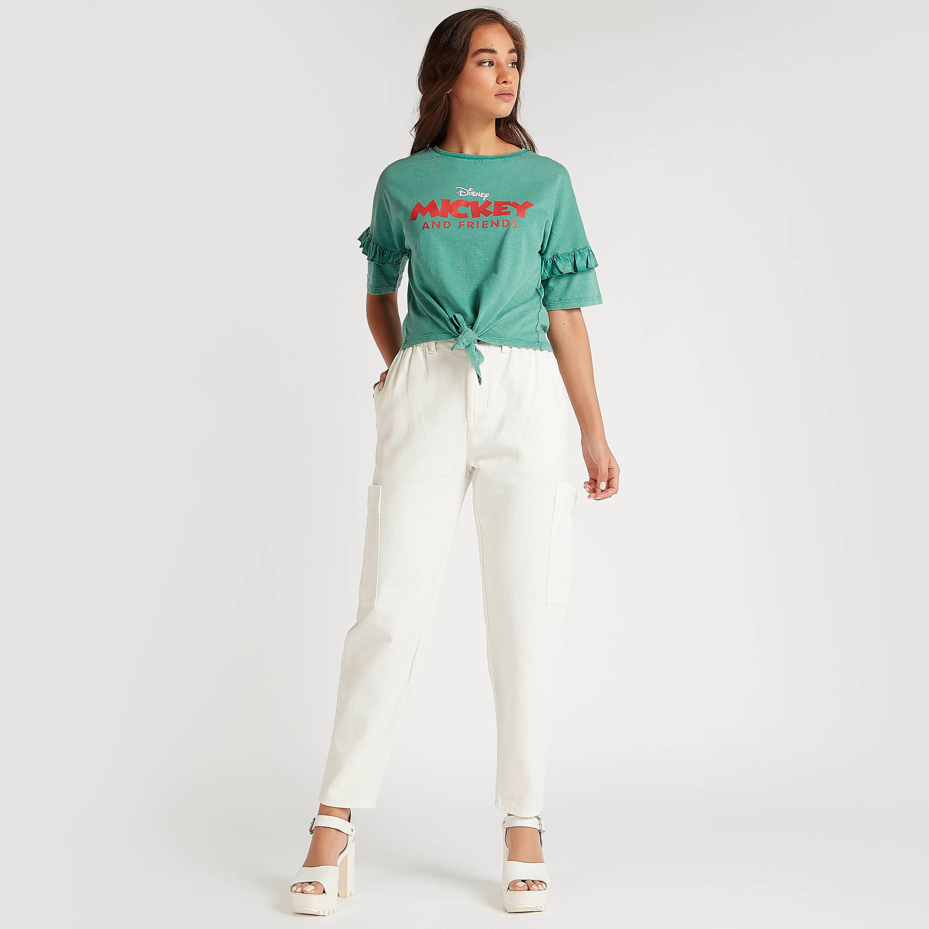تيشيرت قصير بتفاصيل كشكشة وطبعات ميكي ماوس-women-clothing-tshirts-image-2