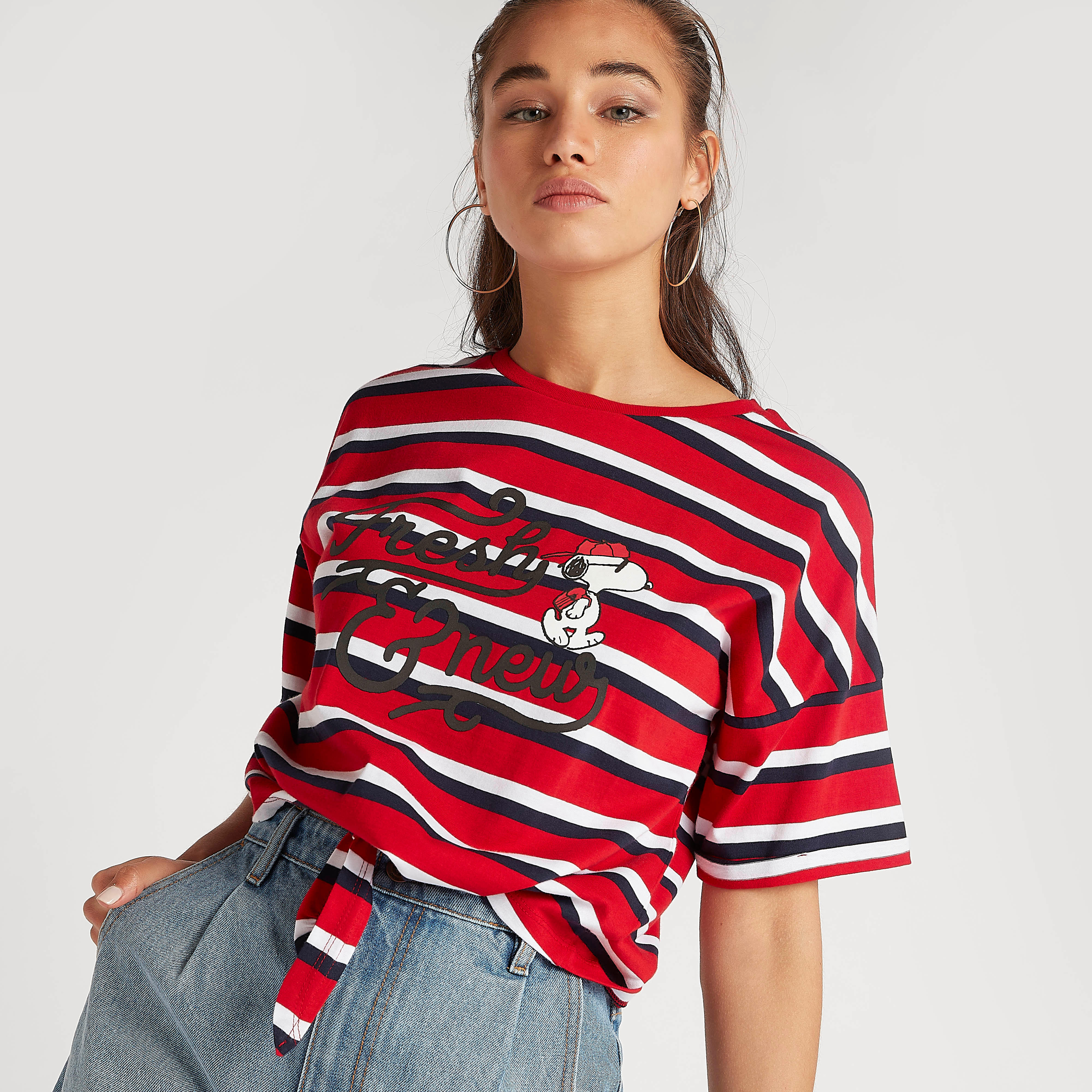 تيشيرت قصير مخطّط بياقة ضيّقة وأربطة-women-clothing-tshirts-image-1