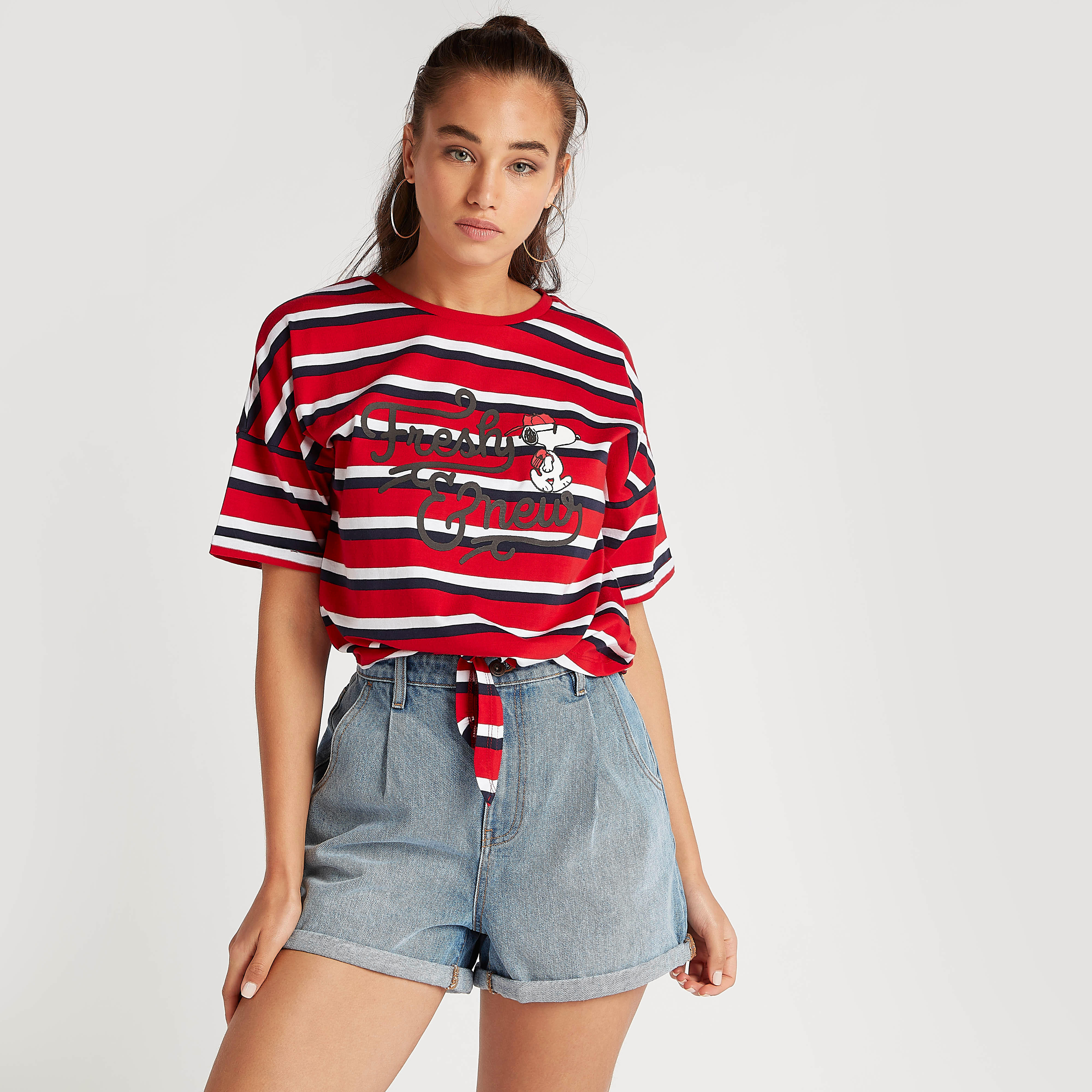 تيشيرت قصير مخطّط بياقة ضيّقة وأربطة-women-clothing-tshirts-image-5