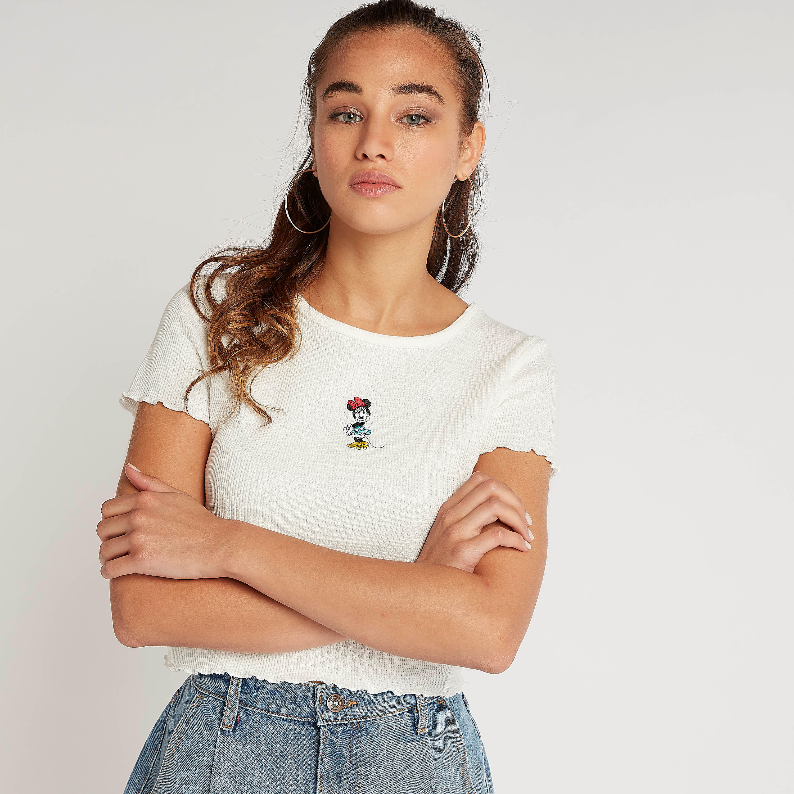 تيشيرت قصير بتطريز ميني ماوس وأكمام كاب-women-clothing-tshirts-image-6