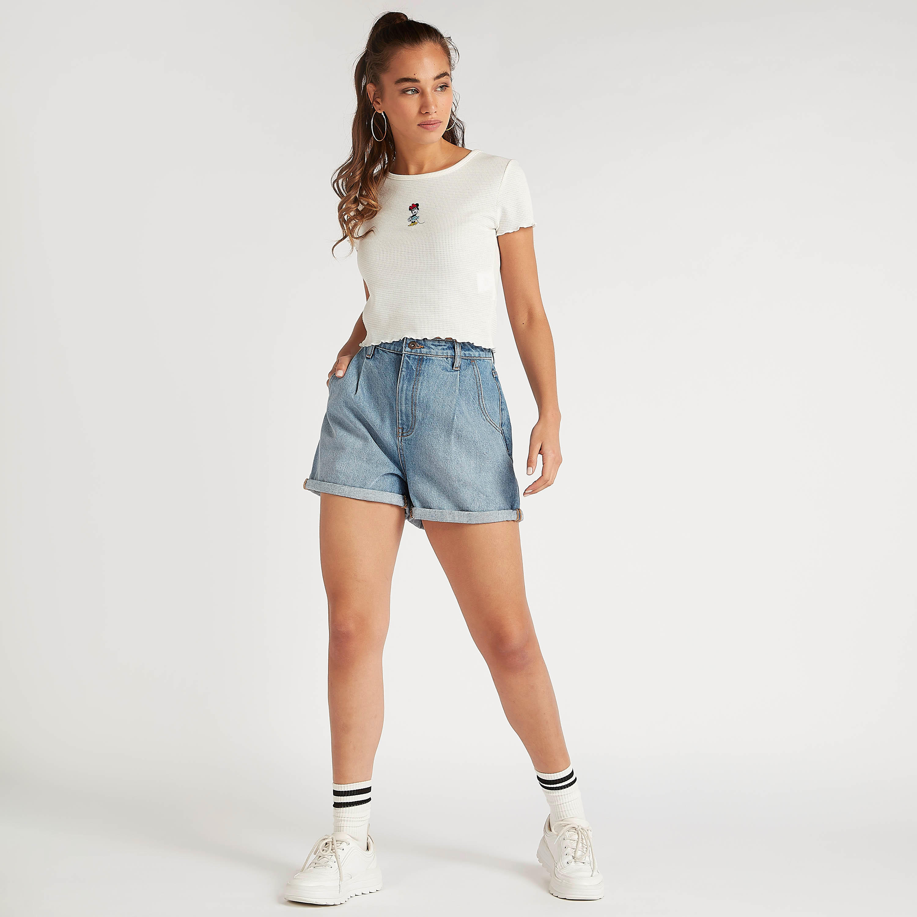 تيشيرت قصير بتطريز ميني ماوس وأكمام كاب-women-clothing-tshirts-image-5