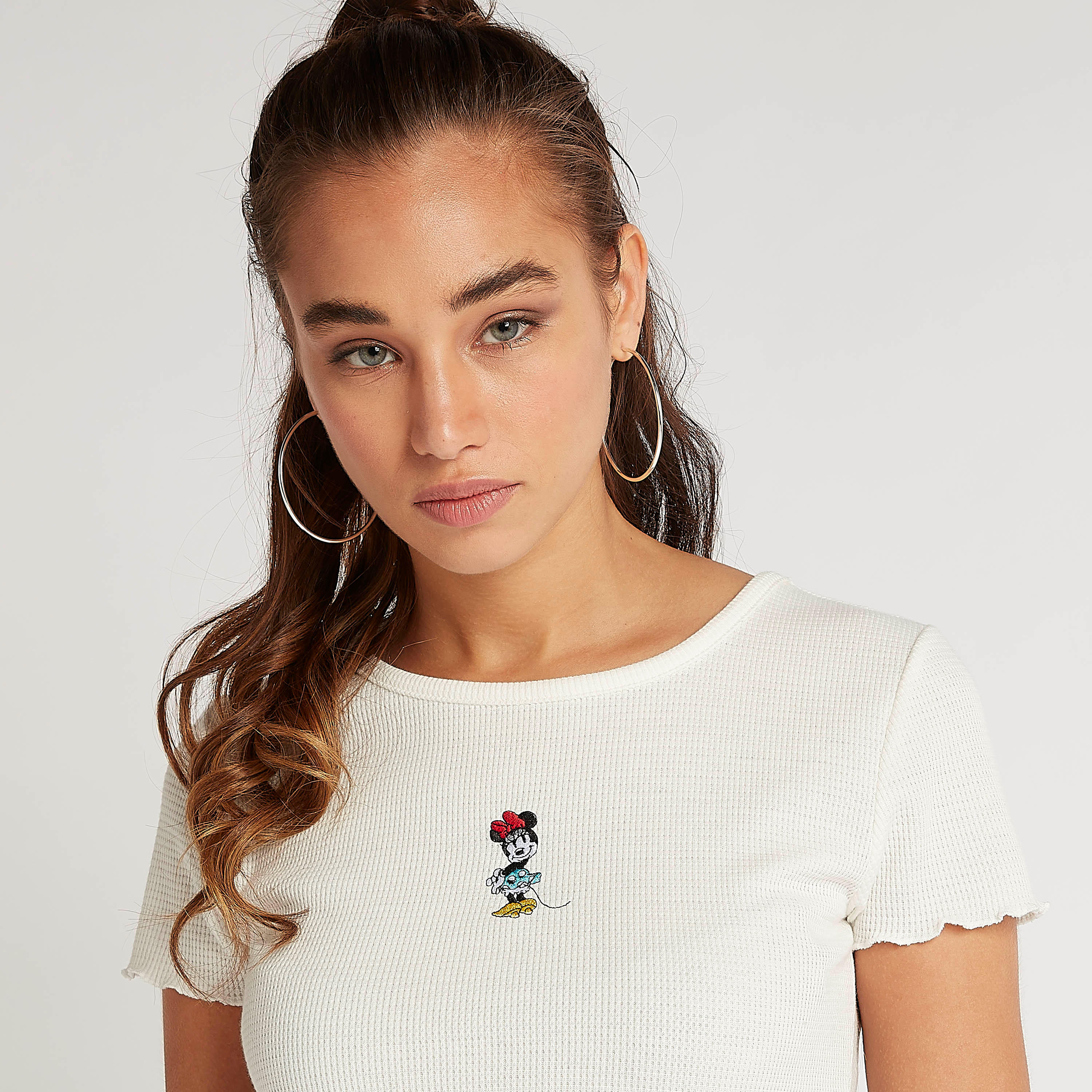 تيشيرت قصير بتطريز ميني ماوس وأكمام كاب-women-clothing-tshirts-image-2