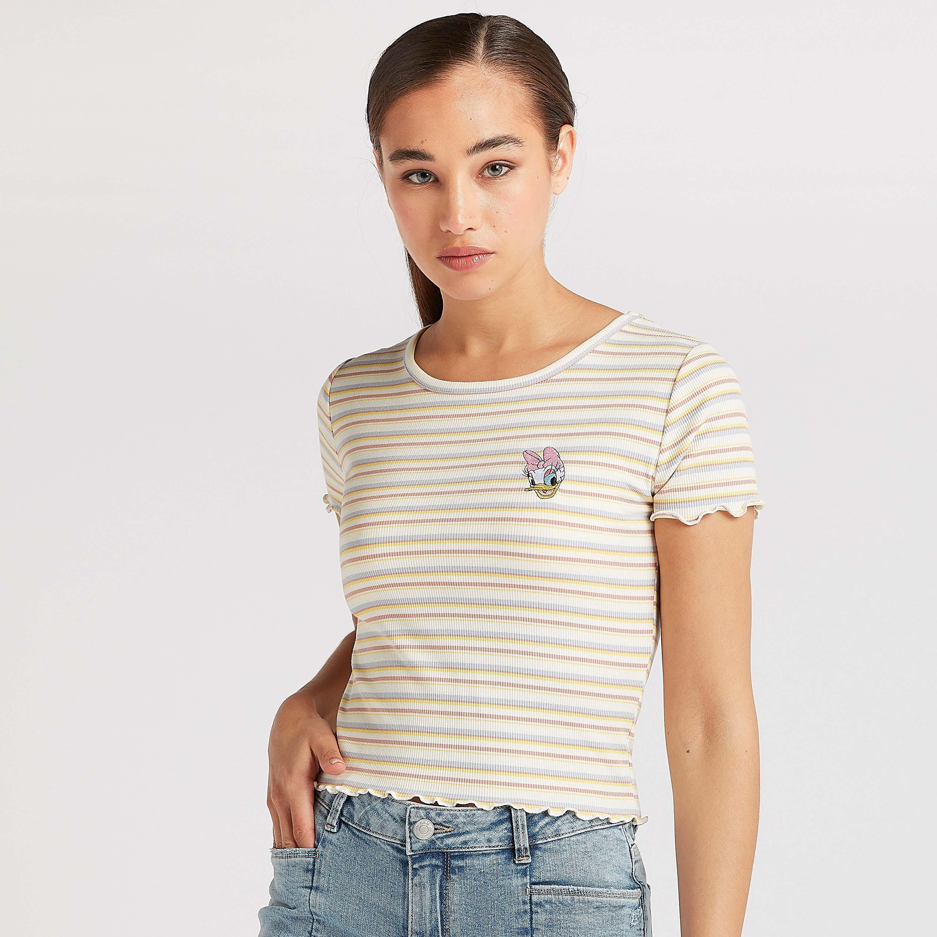 تيشيرت مخطّط بياقة ضيقة وأكمام كاب وطبعات ديسي دك-women-clothing-tshirts-image-1