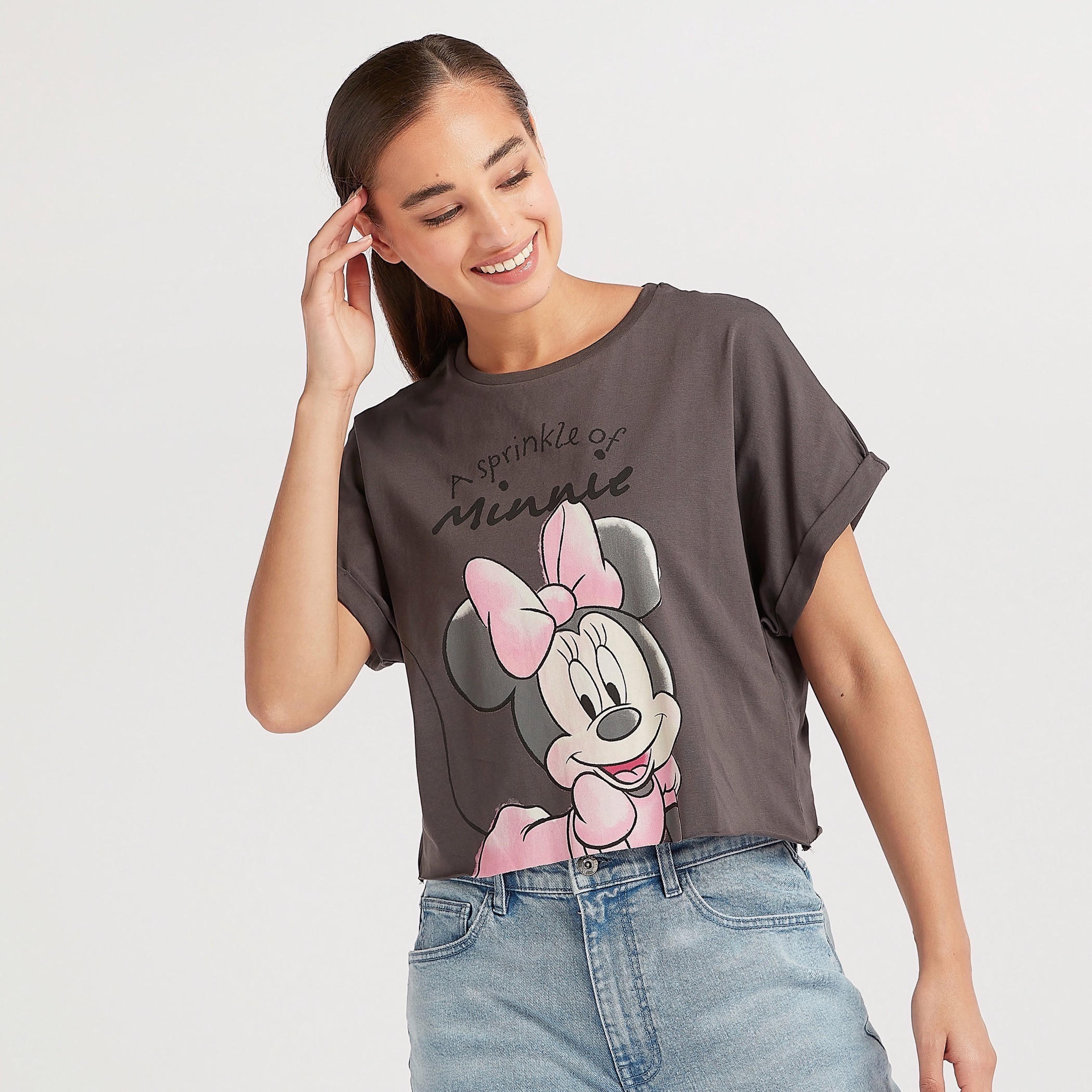 تيشيرت بياقة ضيّقة وأكمام قصيرة وطبعات ميني ماوس-women-clothing-tshirts-image-1