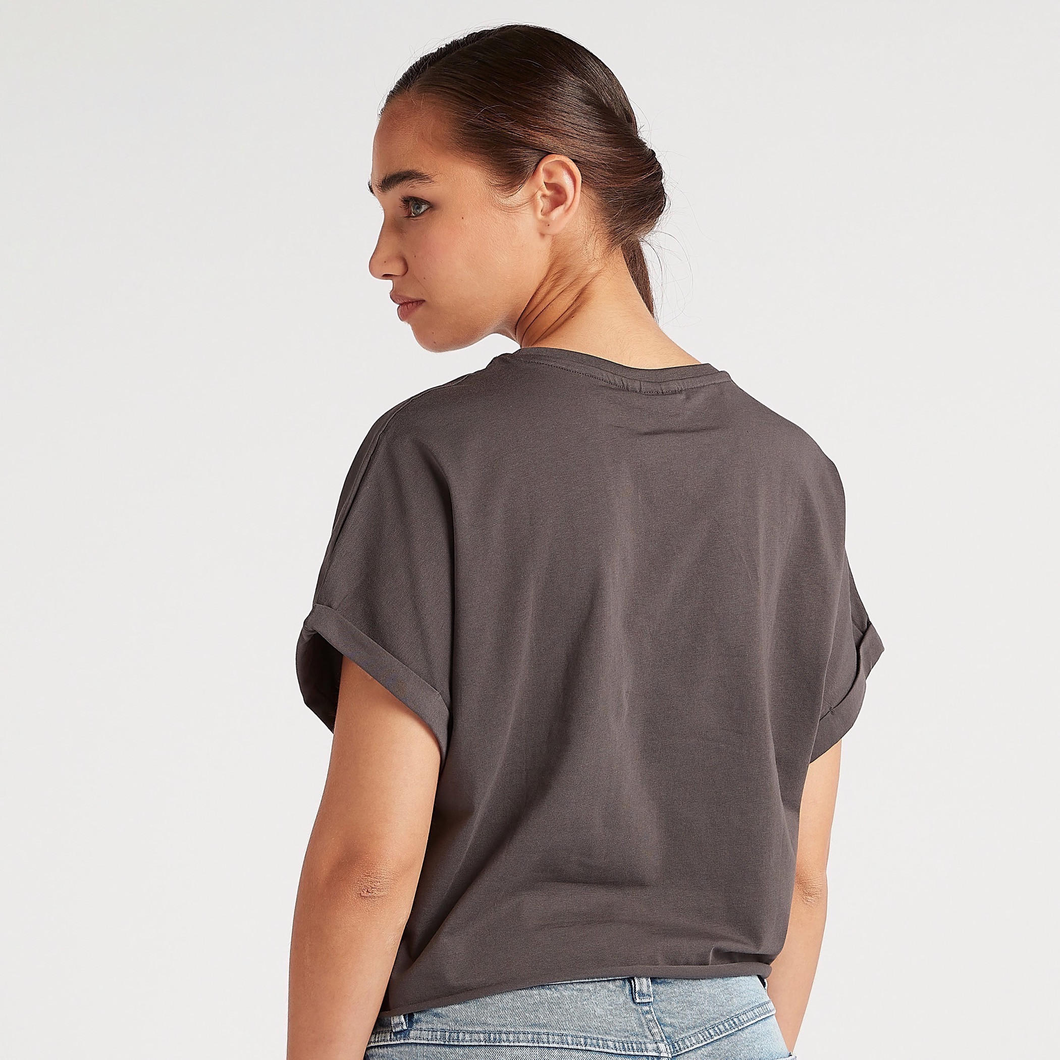 تيشيرت بياقة ضيّقة وأكمام قصيرة وطبعات ميني ماوس-women-clothing-tshirts-image-4