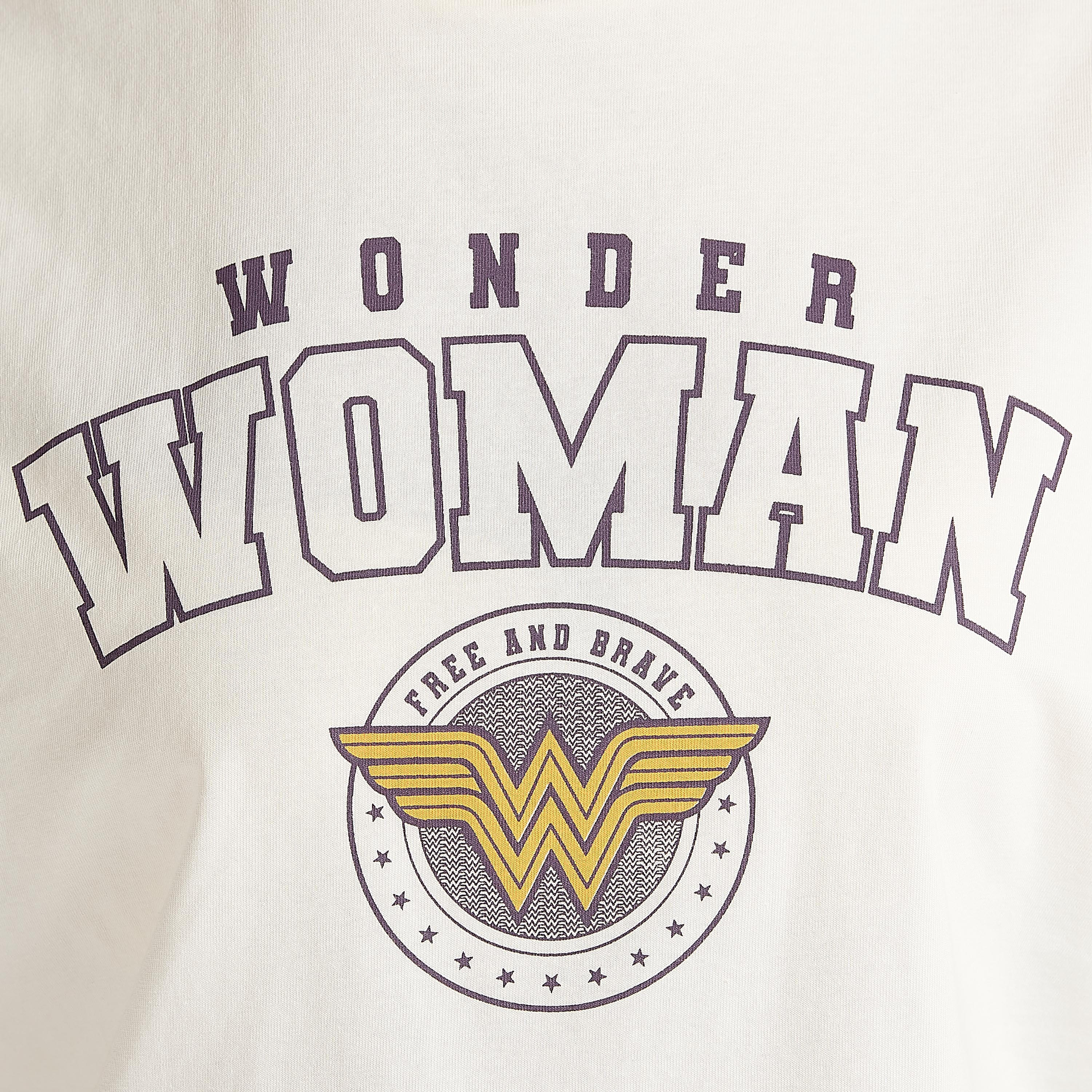 تيشيرت بياقة ضيّقة وأكمام كاب وطبعات واندر وامن-women-clothing-tshirts-image-3