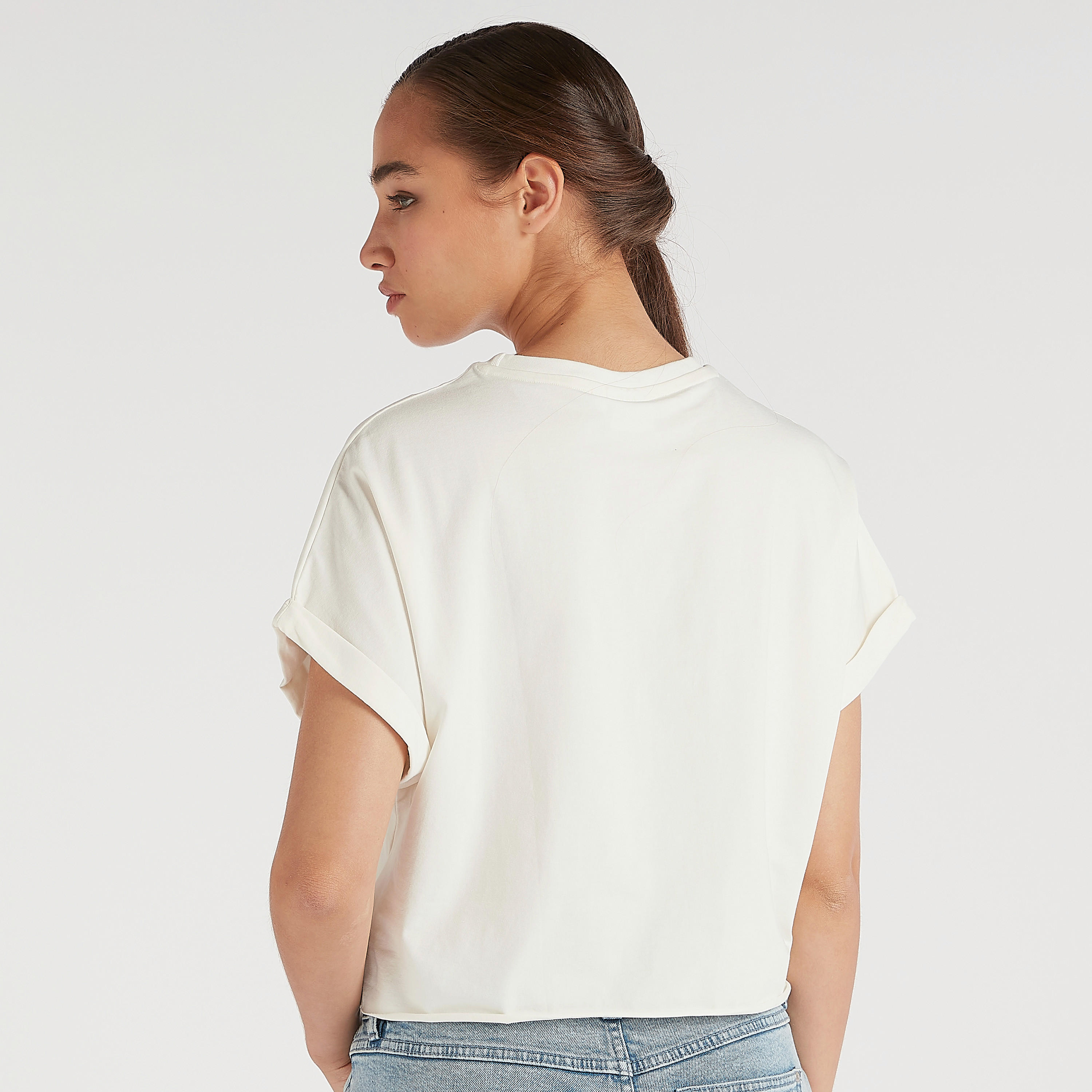 تيشيرت بياقة ضيّقة وأكمام كاب وطبعات واندر وامن-women-clothing-tshirts-image-4