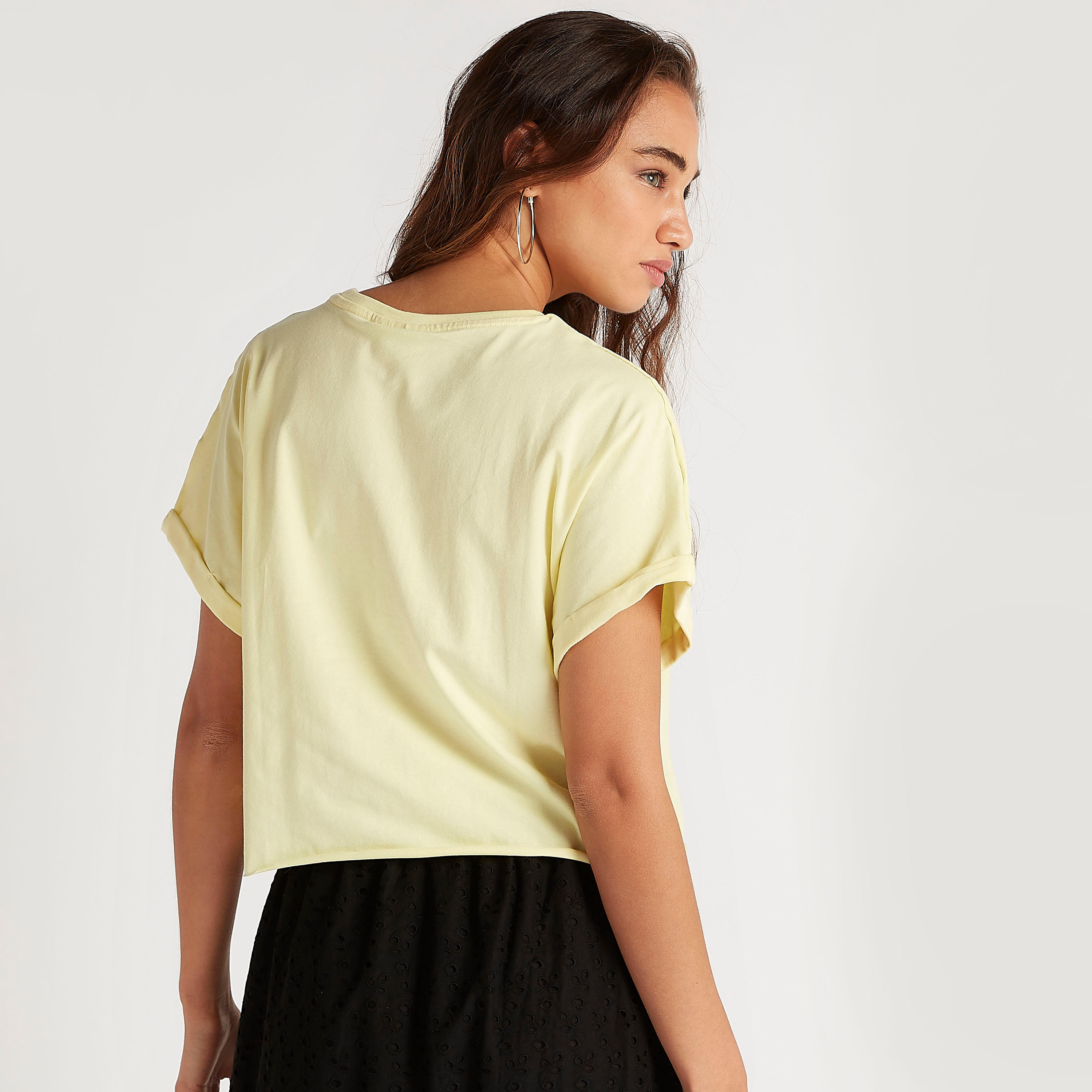 تيشيرت بياقة ضيّقة وأكمام قصيرة وطبعات جوفي-women-clothing-tshirts-image-4