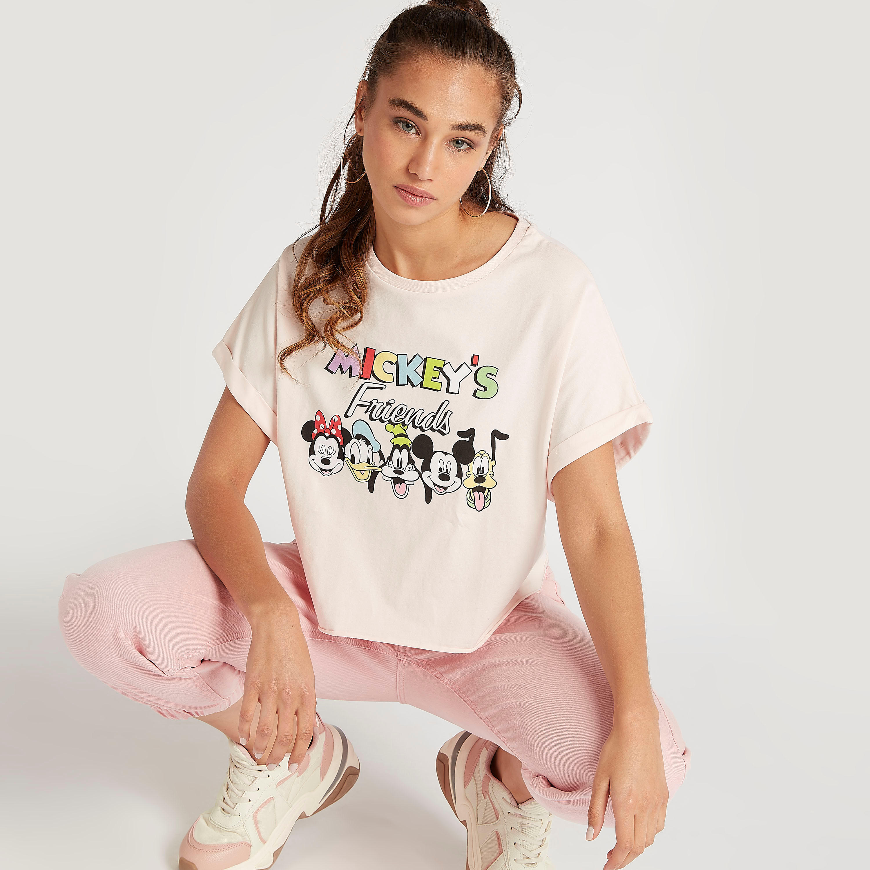 تيشيرت بياقة ضيّقة وأكمام قصيرة وطبعات-women-clothing-tshirts-image-1