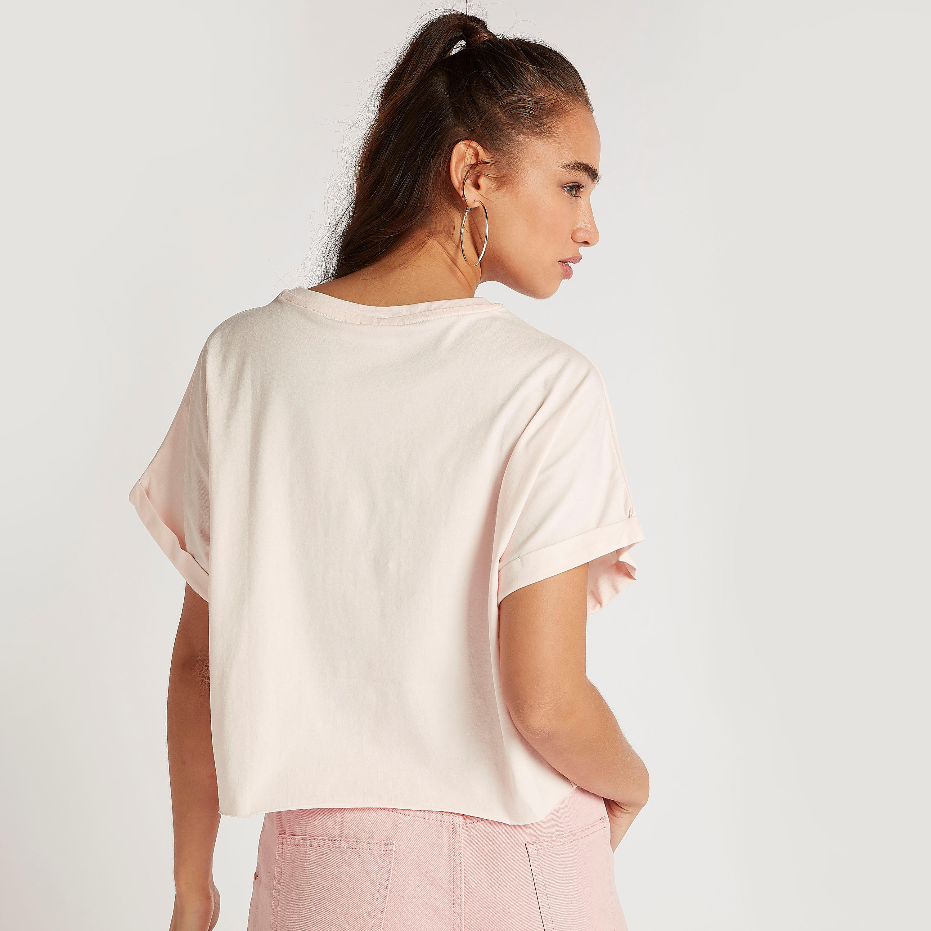تيشيرت بياقة ضيّقة وأكمام قصيرة وطبعات-women-clothing-tshirts-image-4