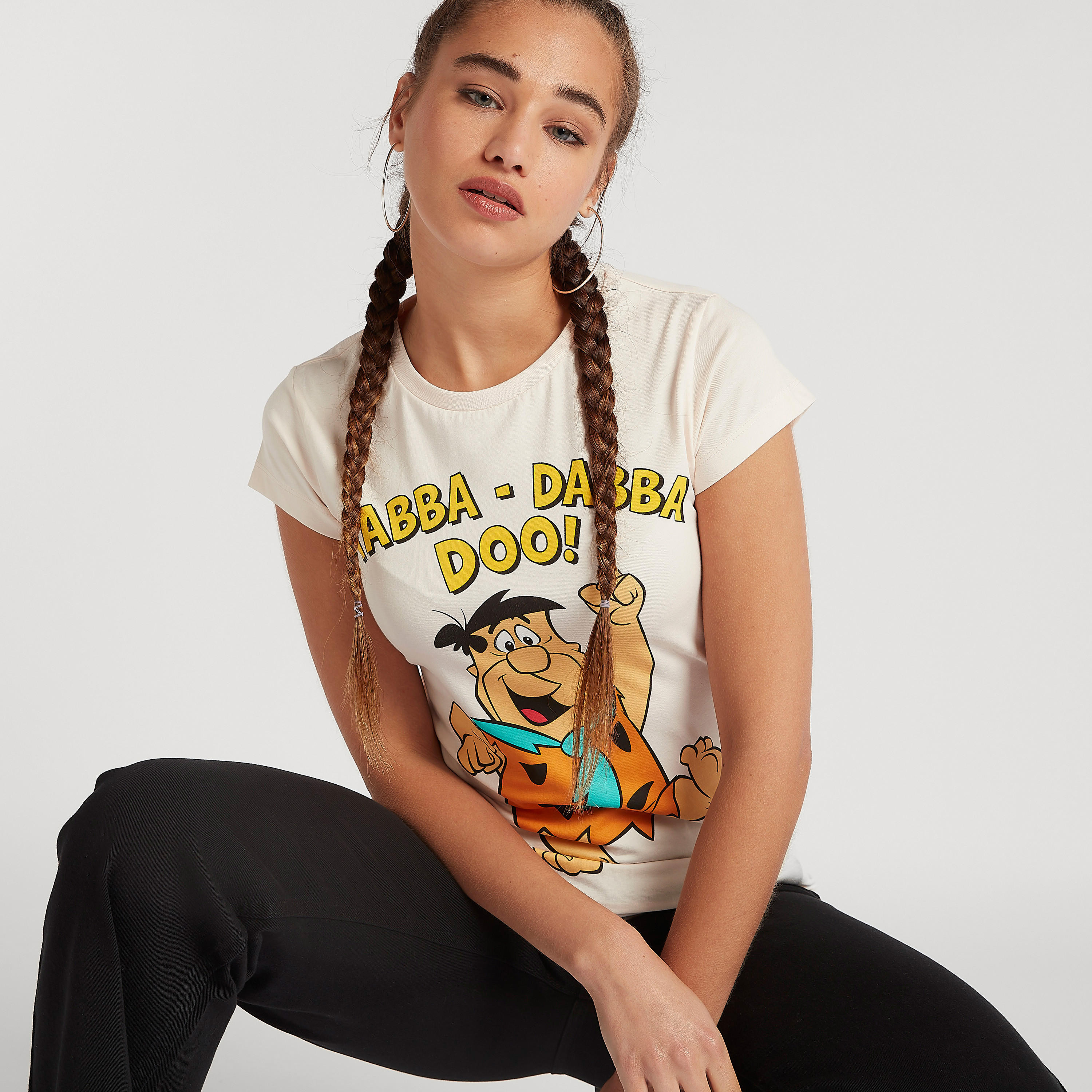 تيشيرت بياقة ضيقة وأكمام كاب وطبعات فلينستون-women-clothing-tshirts-image-1