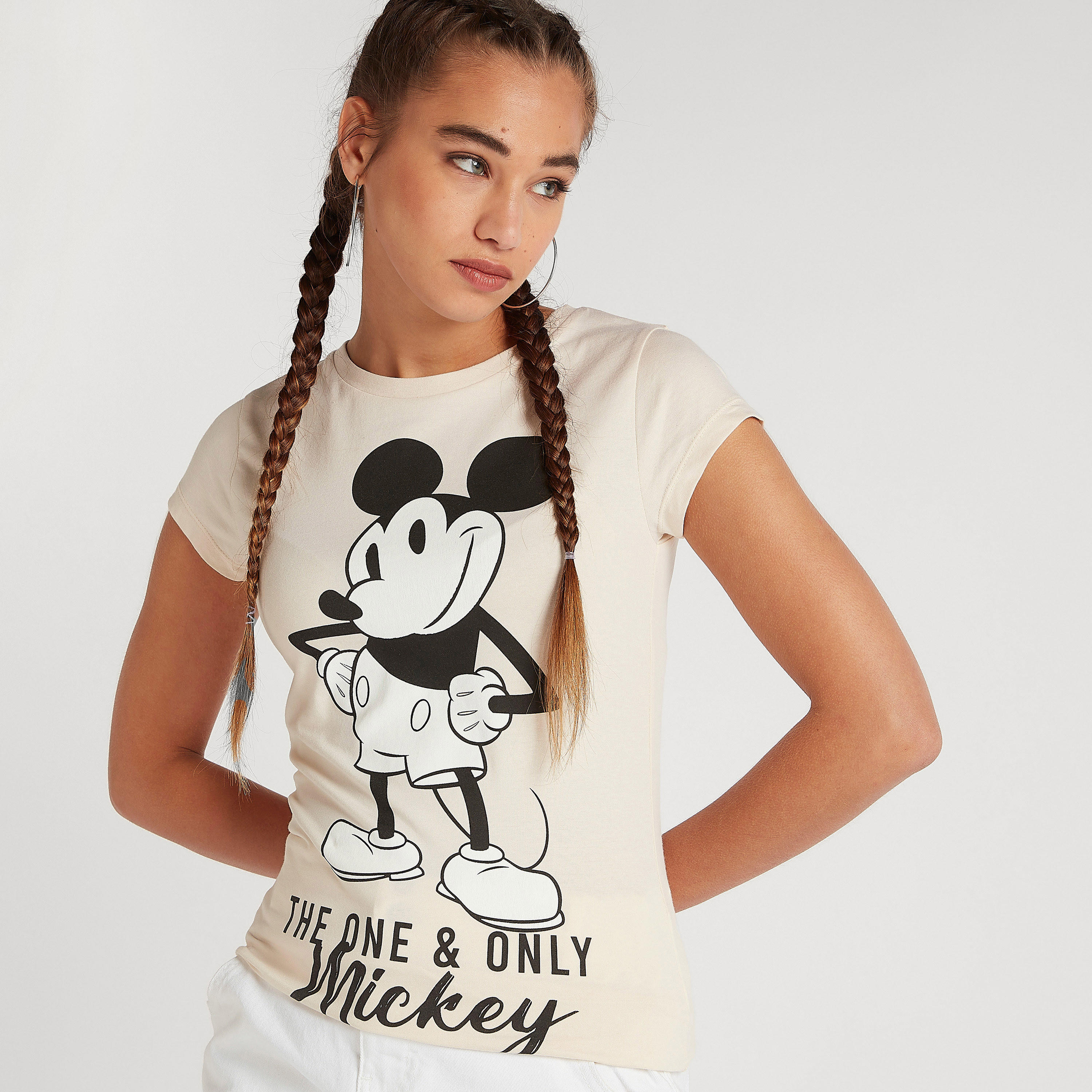تيشيرت بياقة ضيّقة وأكمام كاب وطبعات ميكي ماوس-women-clothing-tshirts-image-1