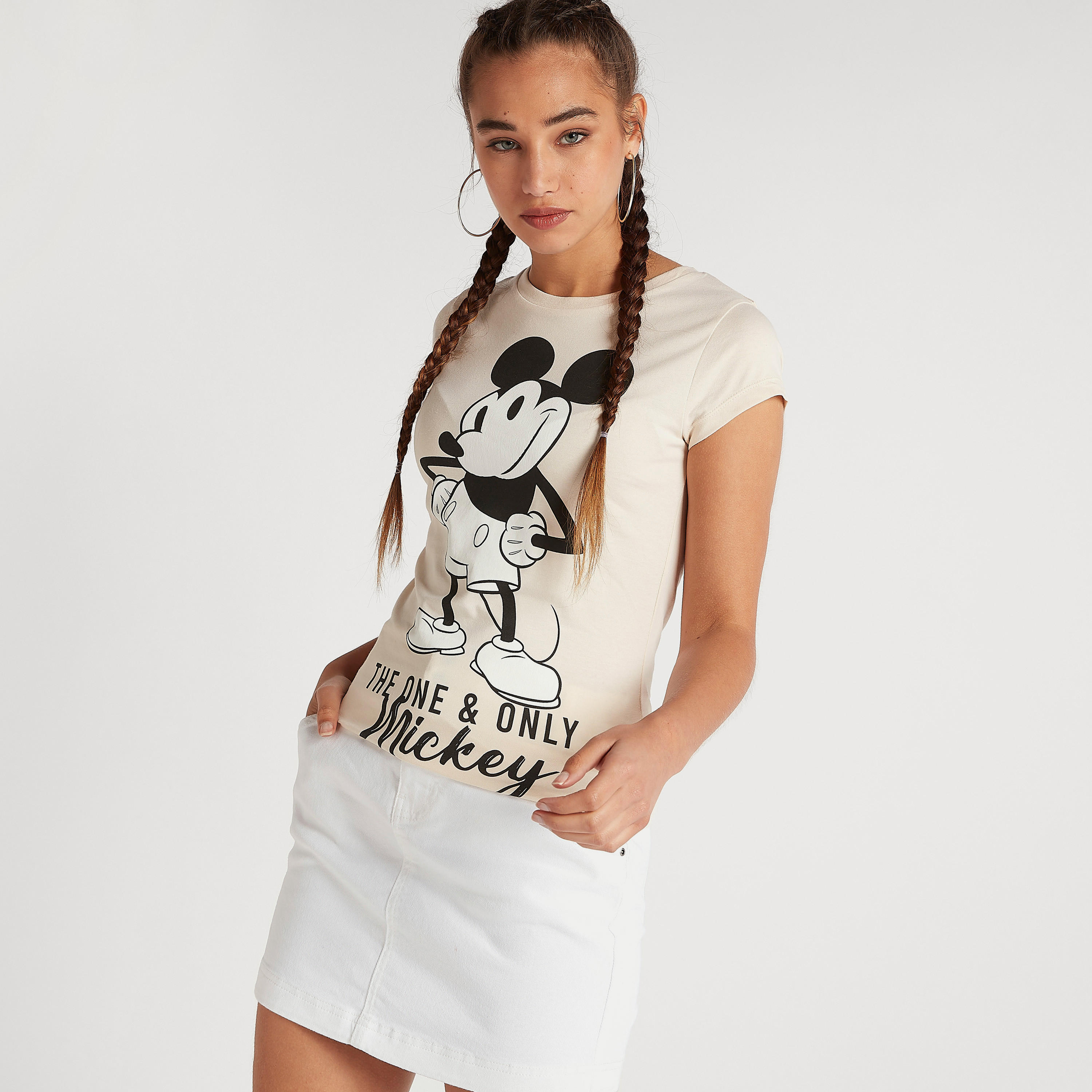 تيشيرت بياقة ضيّقة وأكمام كاب وطبعات ميكي ماوس-women-clothing-tshirts-image-3
