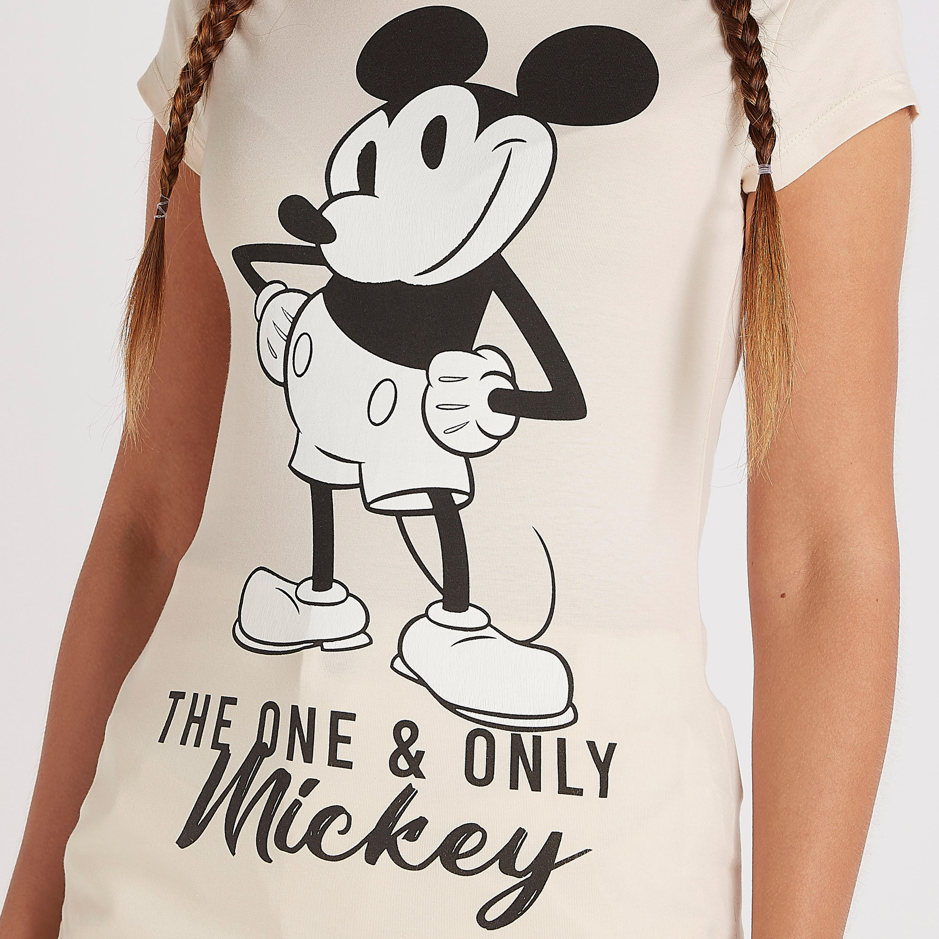 تيشيرت بياقة ضيّقة وأكمام كاب وطبعات ميكي ماوس-women-clothing-tshirts-image-4