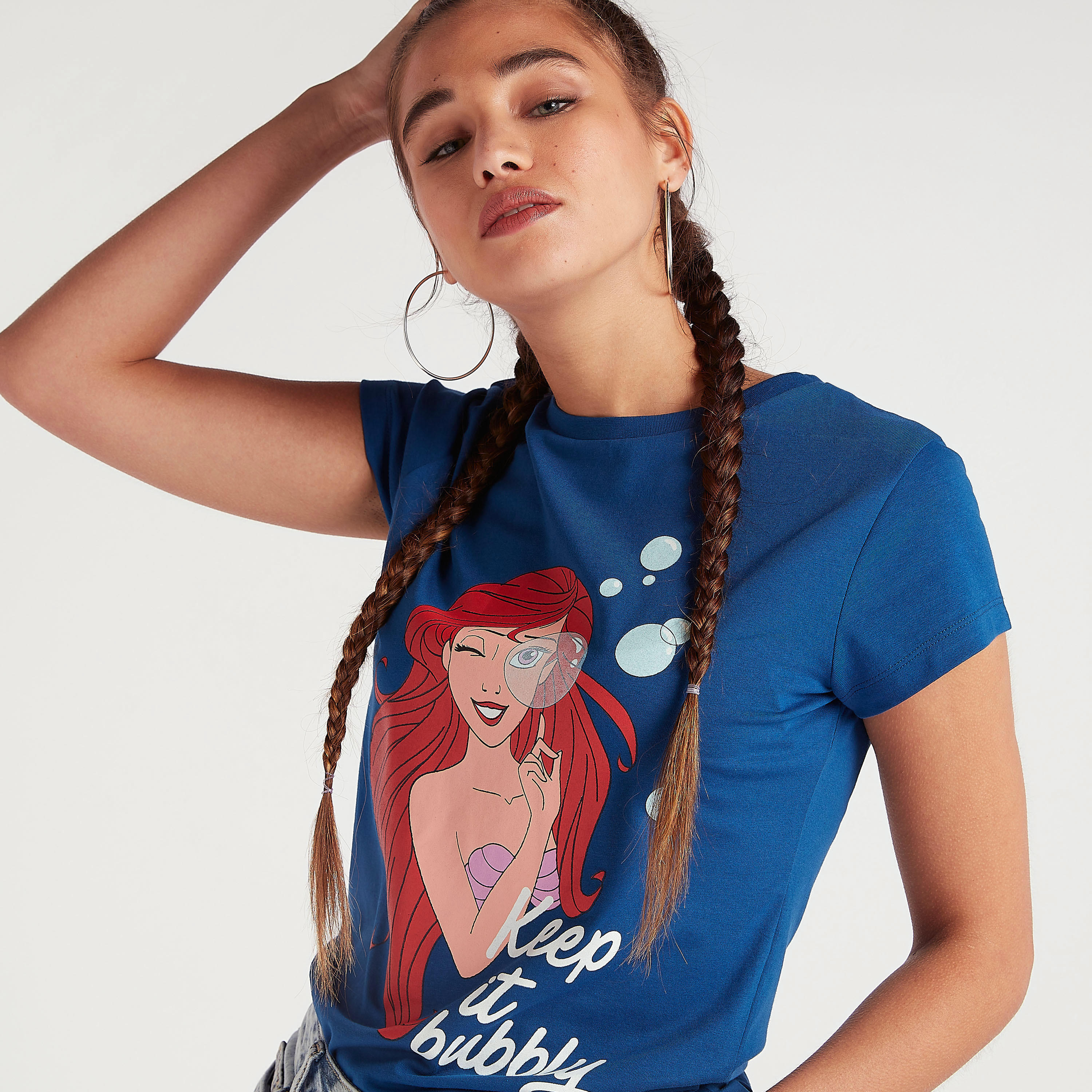 تيشيرت بياقة ضيقة وأكمام كاب وطبعات حورية البحر-women-clothing-tshirts-image-3