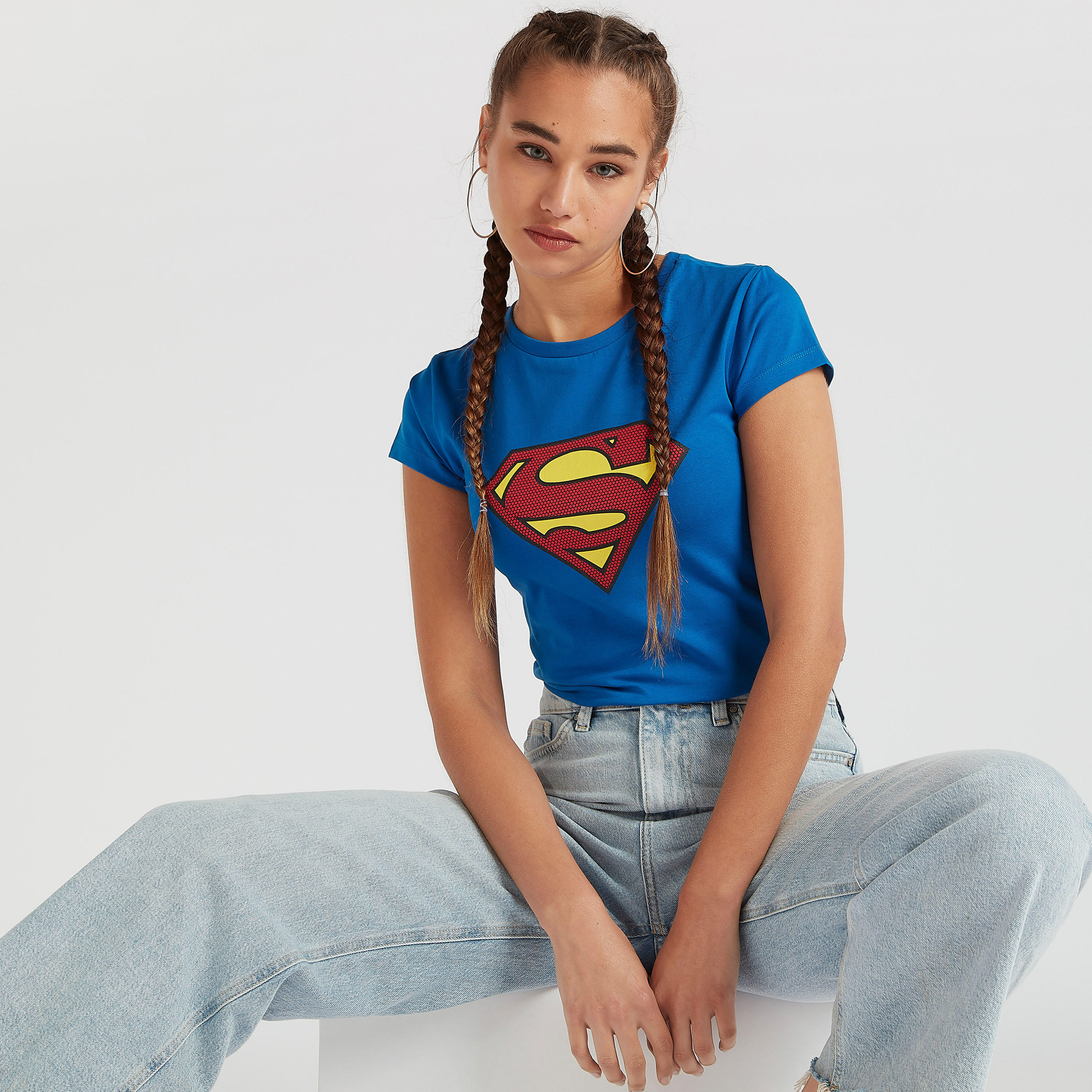 تيشيرت بياقة ضيّقة وأكمام كاب وطبعات سوبر مان-women-clothing-tshirts-image-1