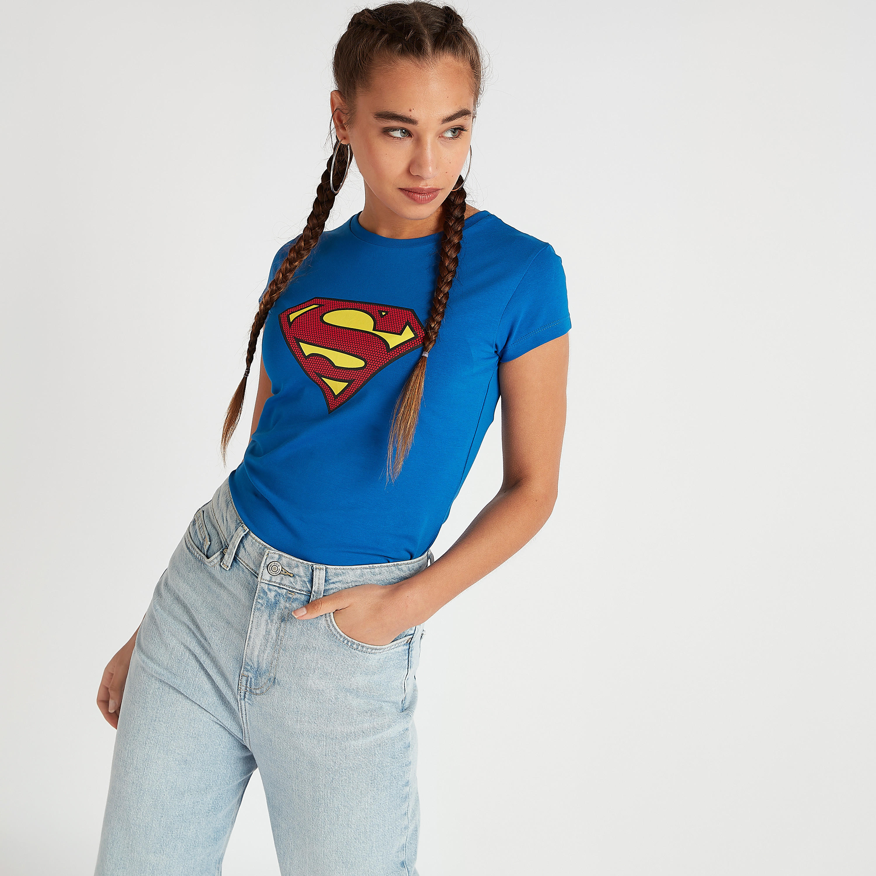 تيشيرت بياقة ضيّقة وأكمام كاب وطبعات سوبر مان-women-clothing-tshirts-image-3