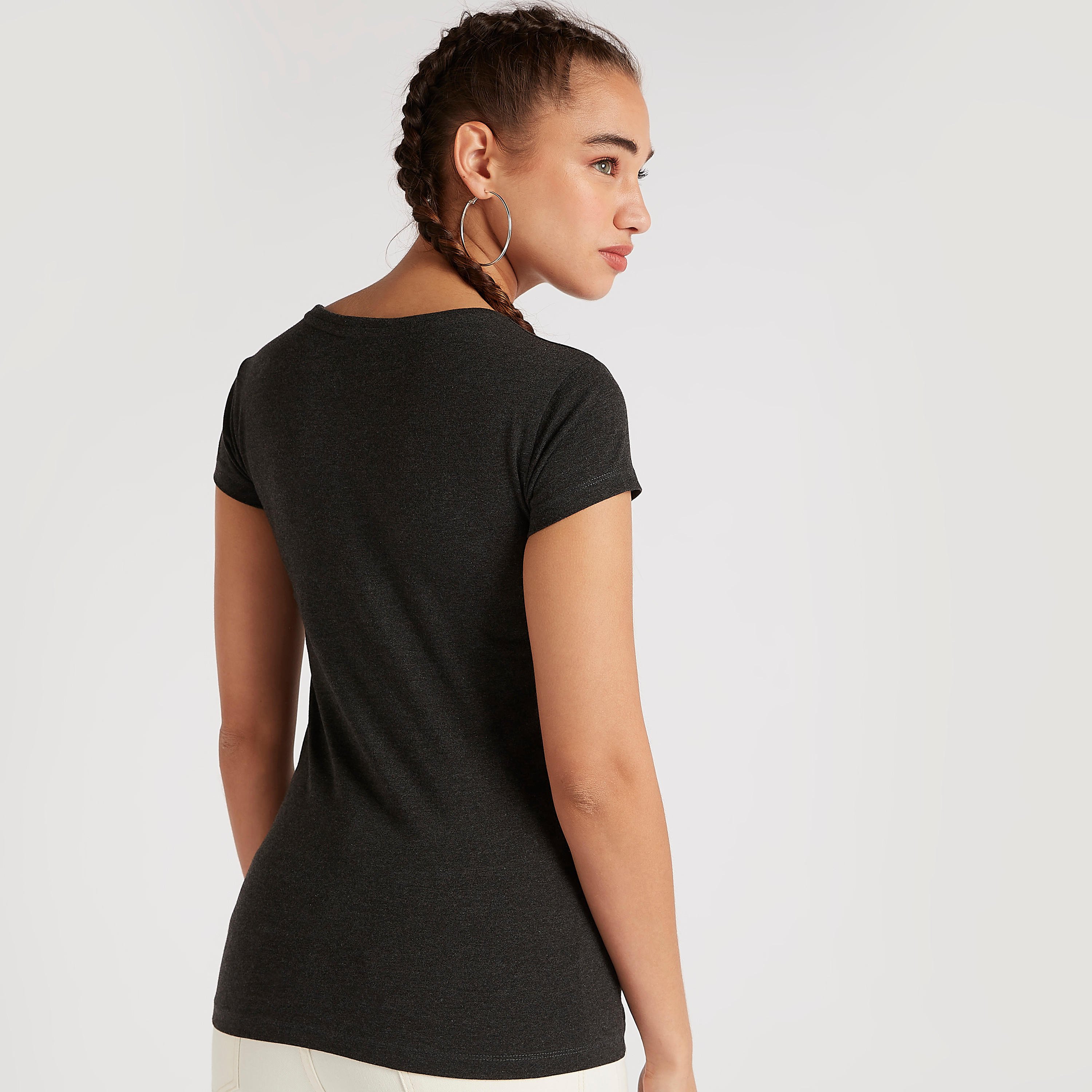 تيشيرت بياقة ضيّقة وأكمام كاب وطبعات كابتن أمريكا-women-clothing-tshirts-image-4