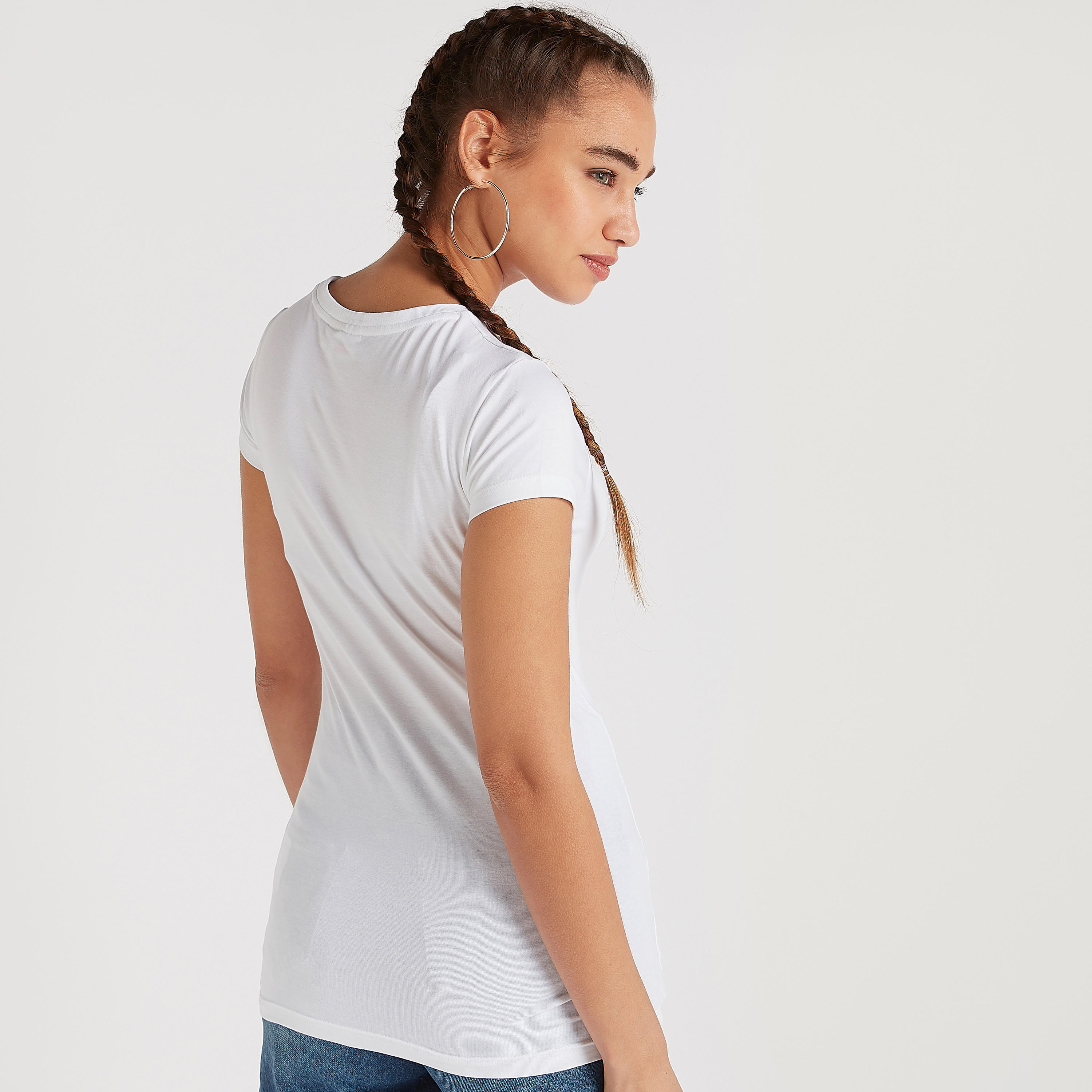 تيشيرت بياقة ضيّقة وأكمام قصيرة وطبعات كابتن أمريكا-women-clothing-tshirts-image-4