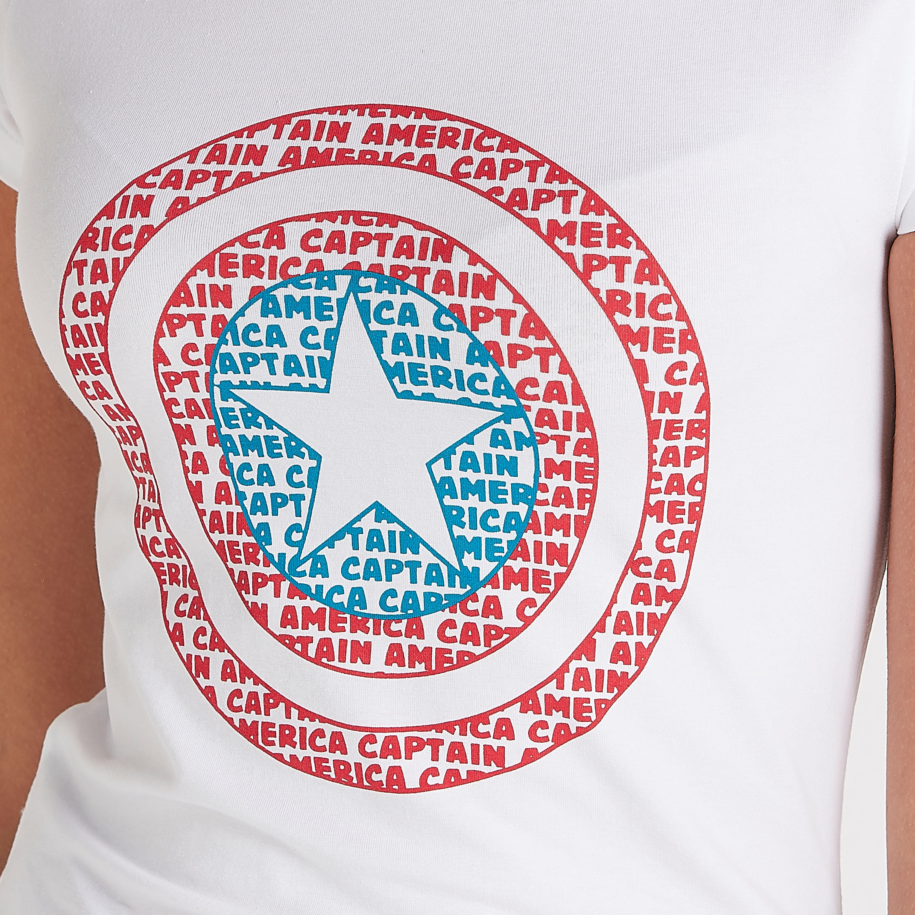 تيشيرت بياقة ضيّقة وأكمام قصيرة وطبعات كابتن أمريكا-women-clothing-tshirts-image-5
