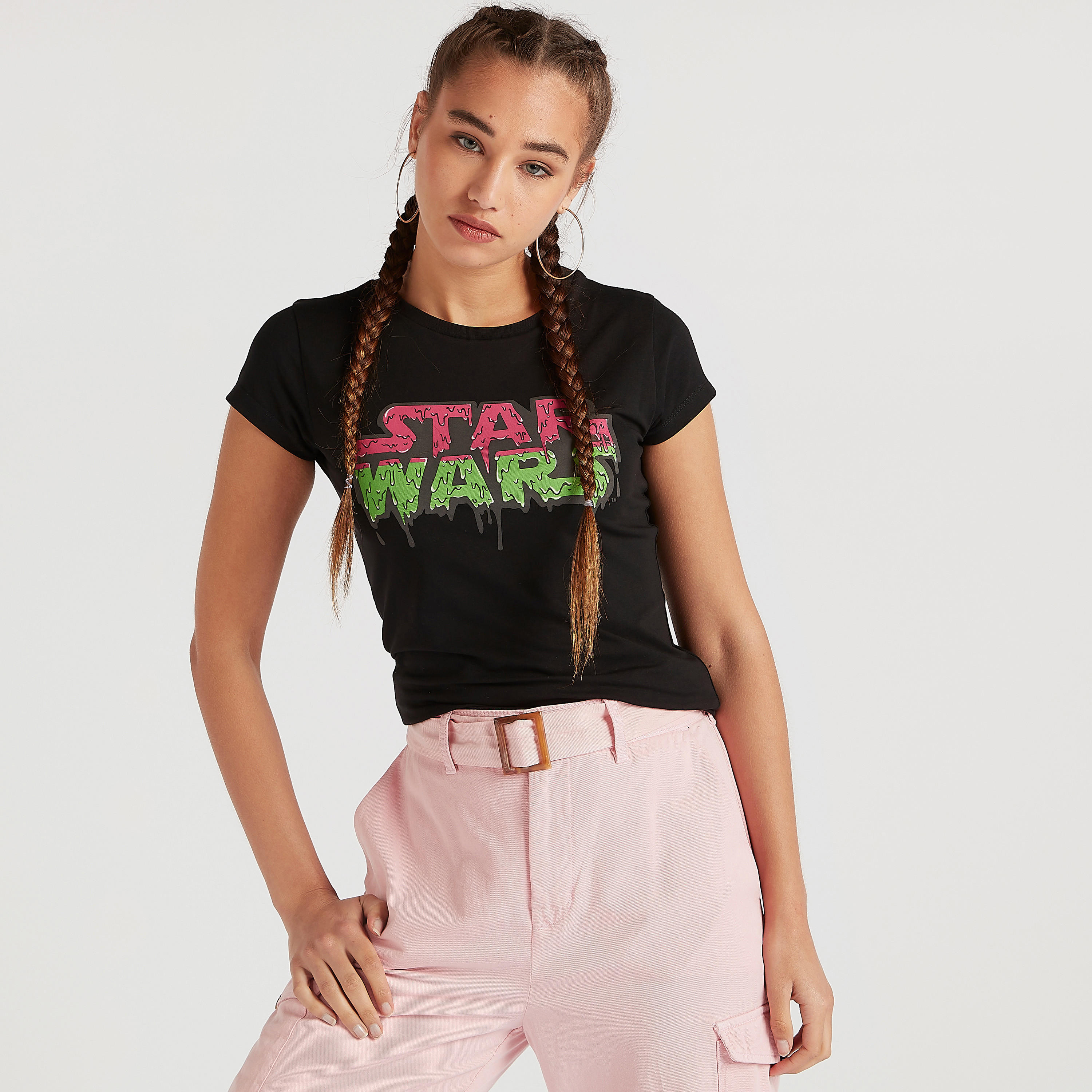 تيشيرت بياقة ضيقة وأكمام كاب وطبعات ستار وورز-women-clothing-tshirts-image-1