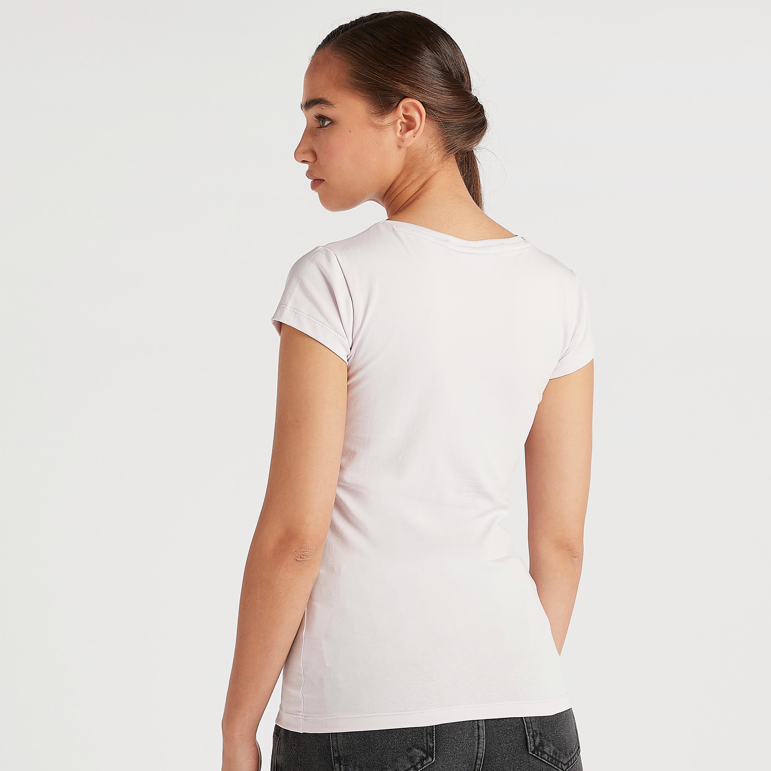 تيشيرت بياقة ضيقة وأكمام قصيرة وطبعات إيريال-women-clothing-tshirts-image-4