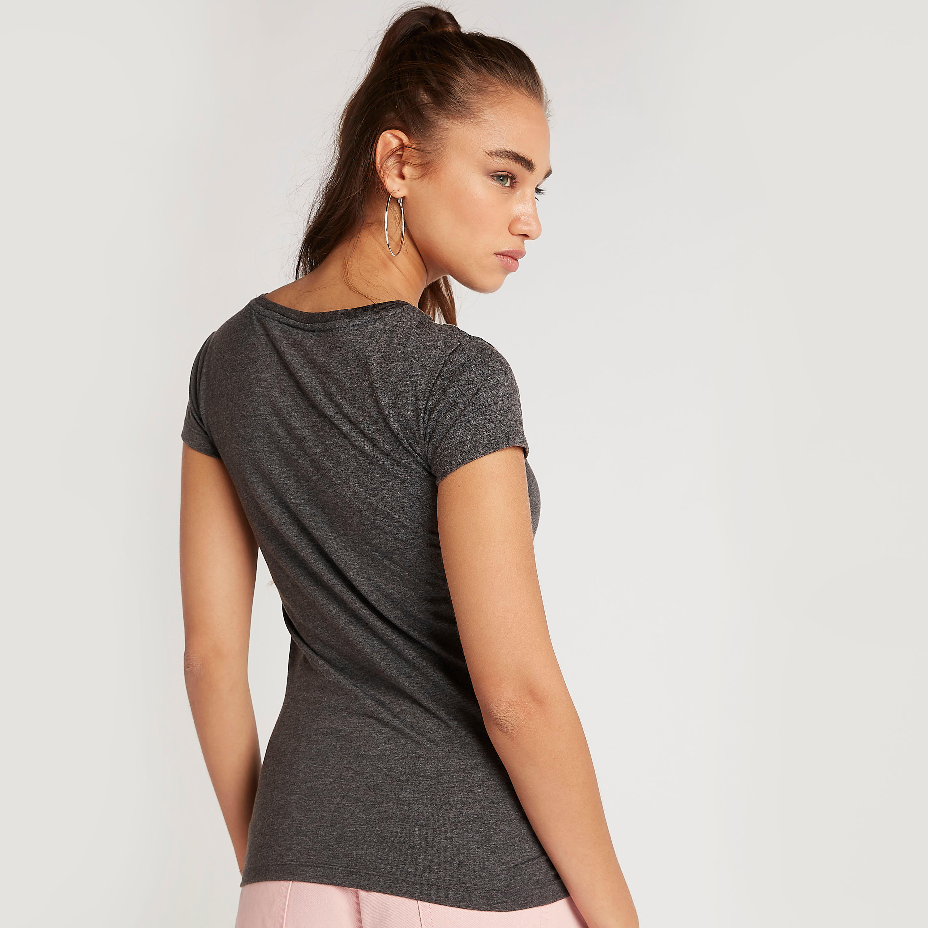 تيشيرت بياقة ضيّقة وأكمام كاب وطَبعات-women-clothing-tshirts-image-4