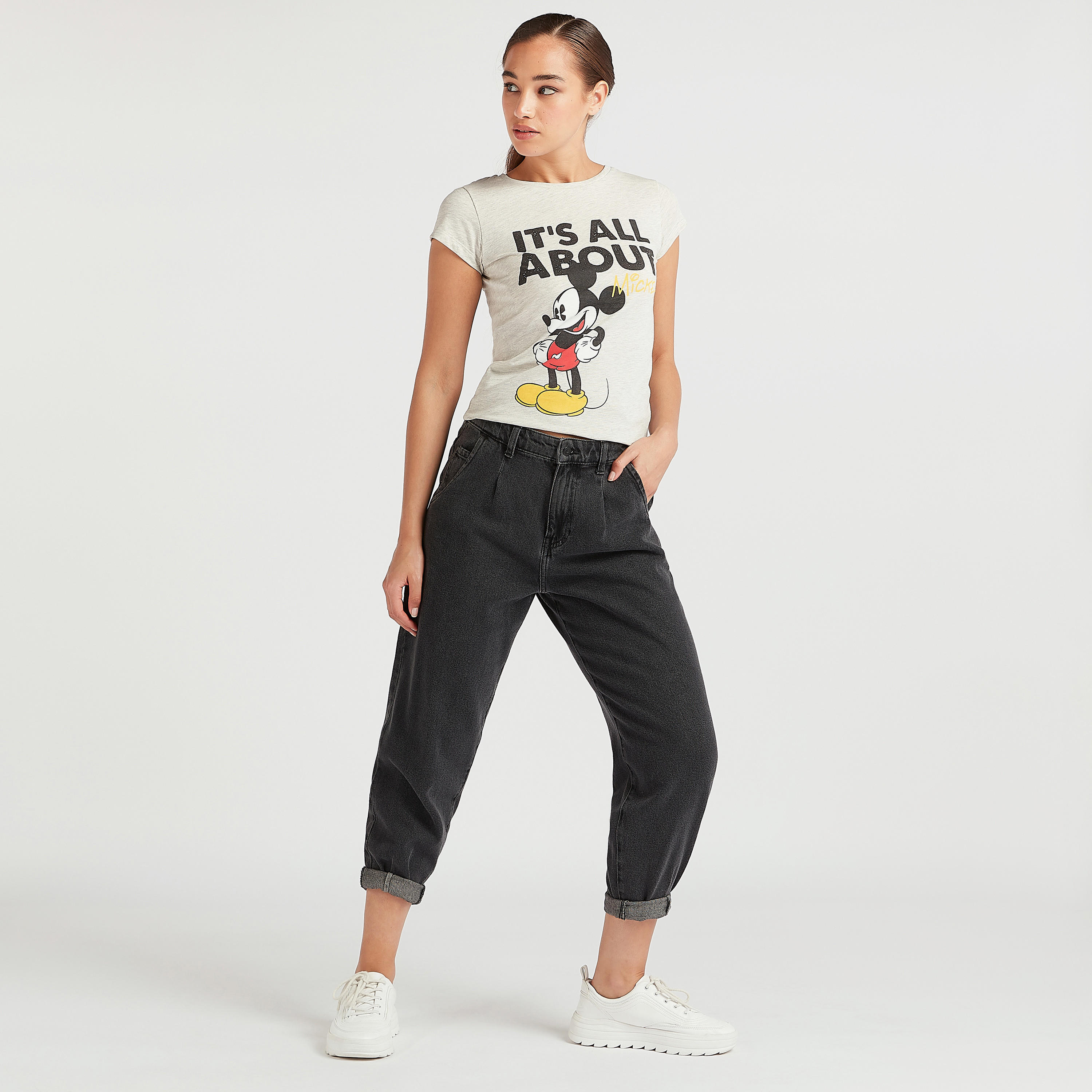 تيشيرت بياقة ضيّقة وأكمام كاب و طبعات ميكي ماوس-women-clothing-tshirts-image-2