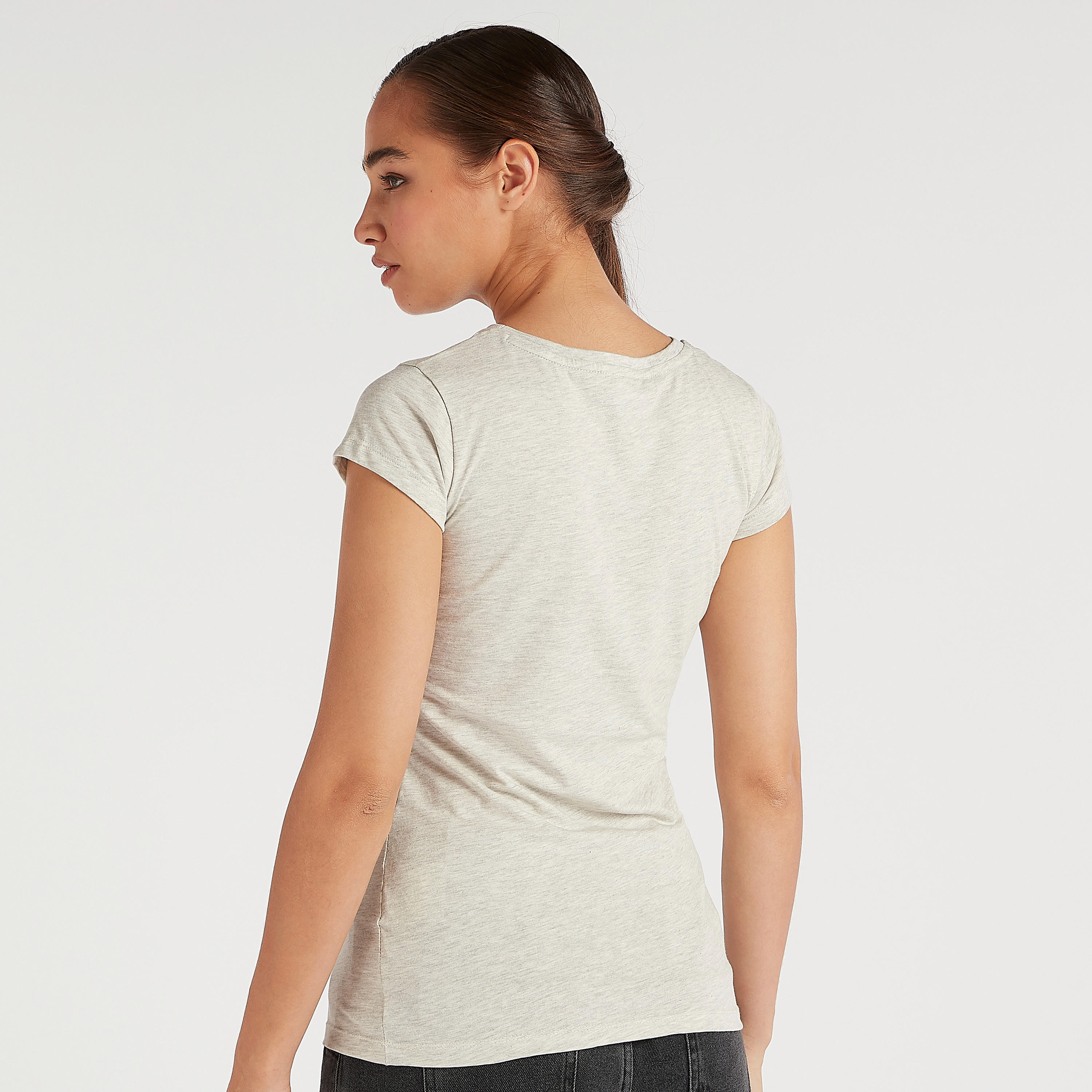 تيشيرت بياقة ضيّقة وأكمام كاب و طبعات ميكي ماوس-women-clothing-tshirts-image-5