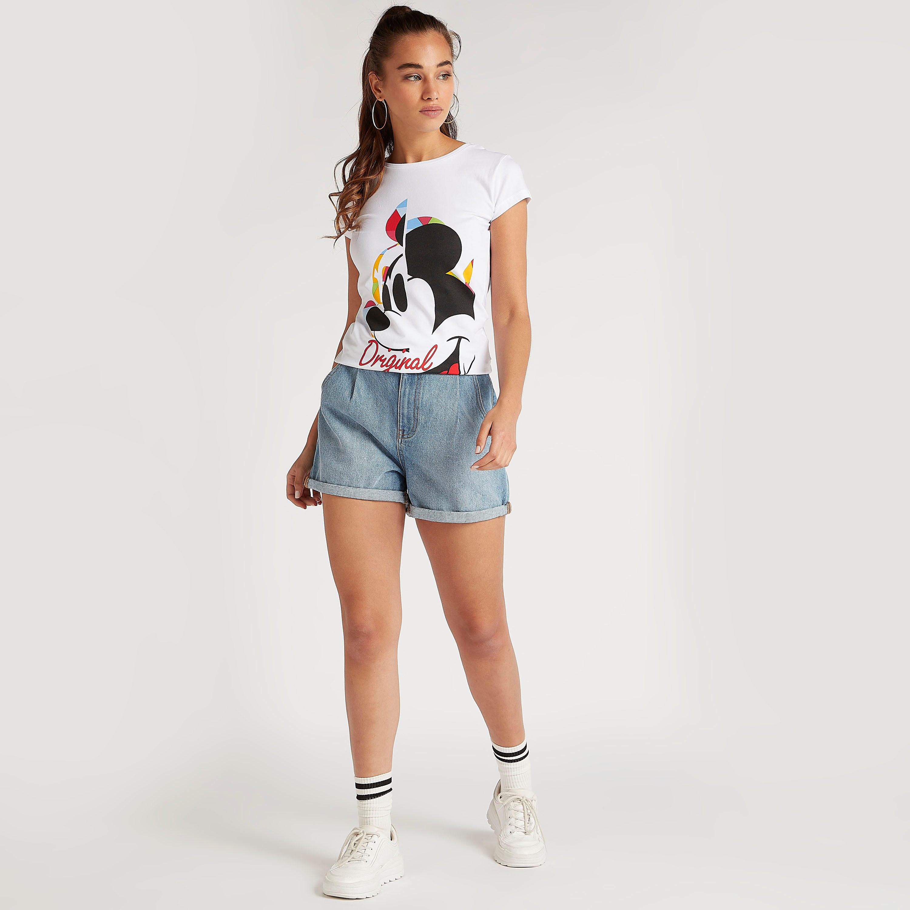 تيشيرت بياقة ضيّقة وأكمام كاب وطبعات ميكي ماوس-women-clothing-tshirts-image-2