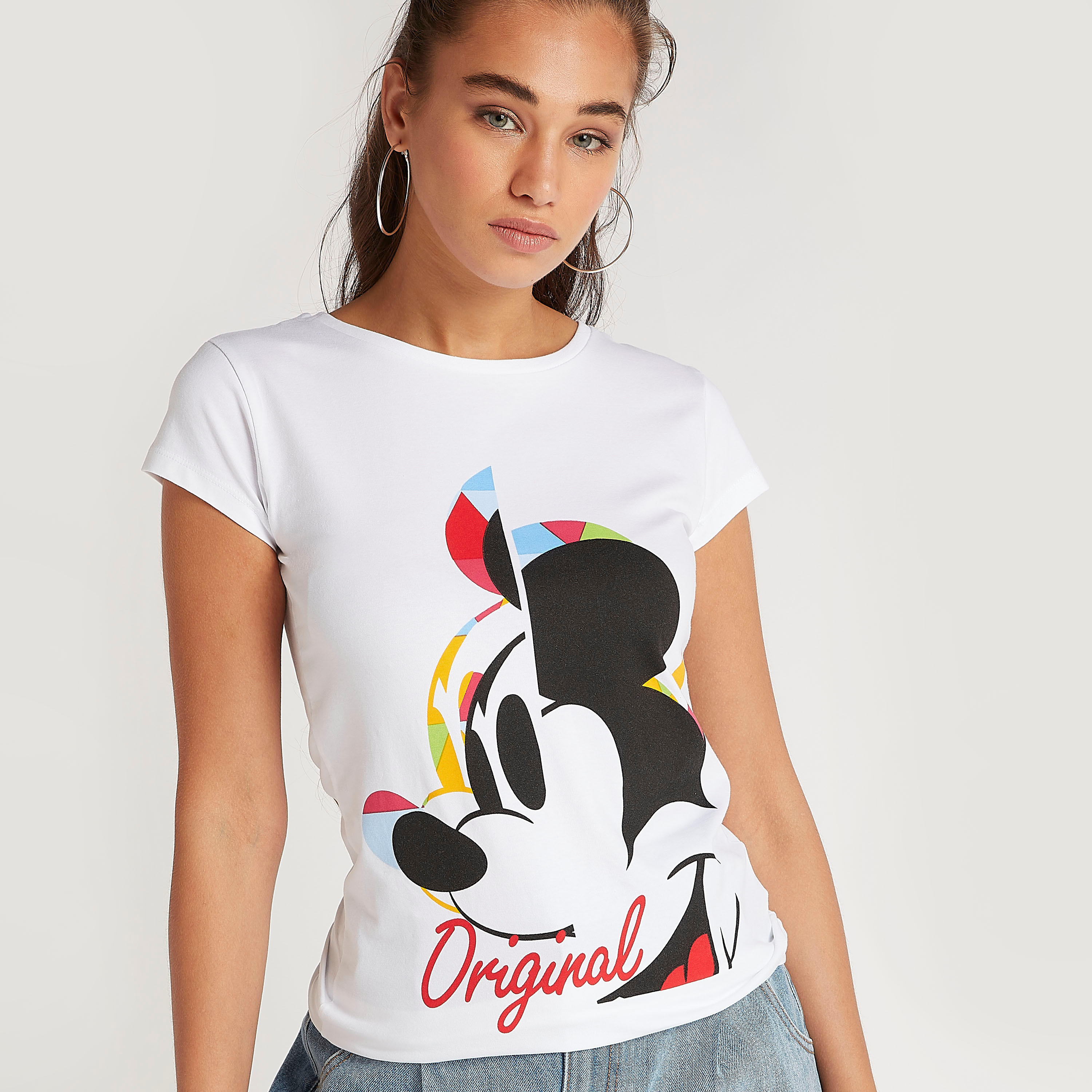 تيشيرت بياقة ضيّقة وأكمام كاب وطبعات ميكي ماوس-women-clothing-tshirts-image-3