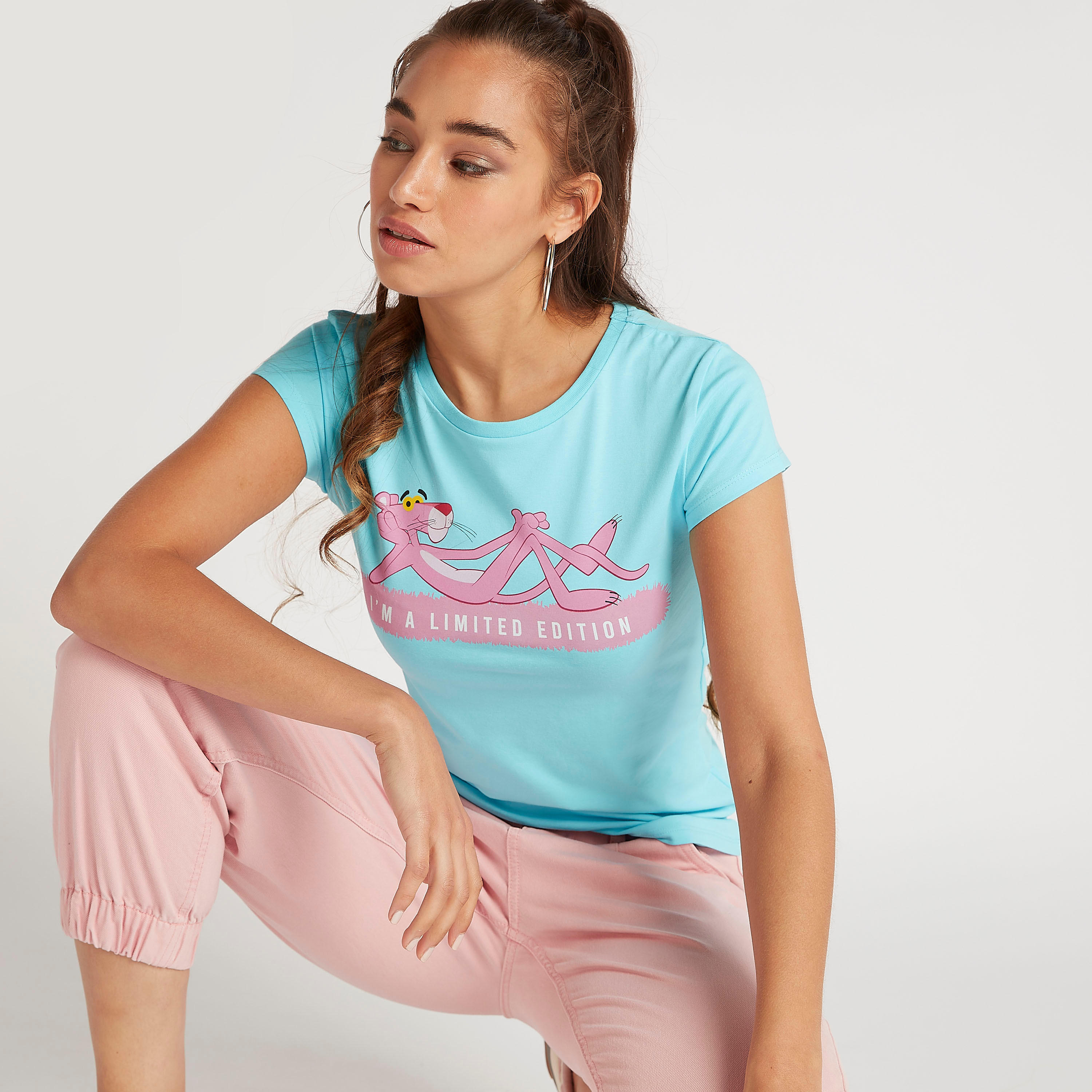 تيشيرت بياقة ضيّقة وأكمام قصيرة وطبعات-women-clothing-tshirts-image-7