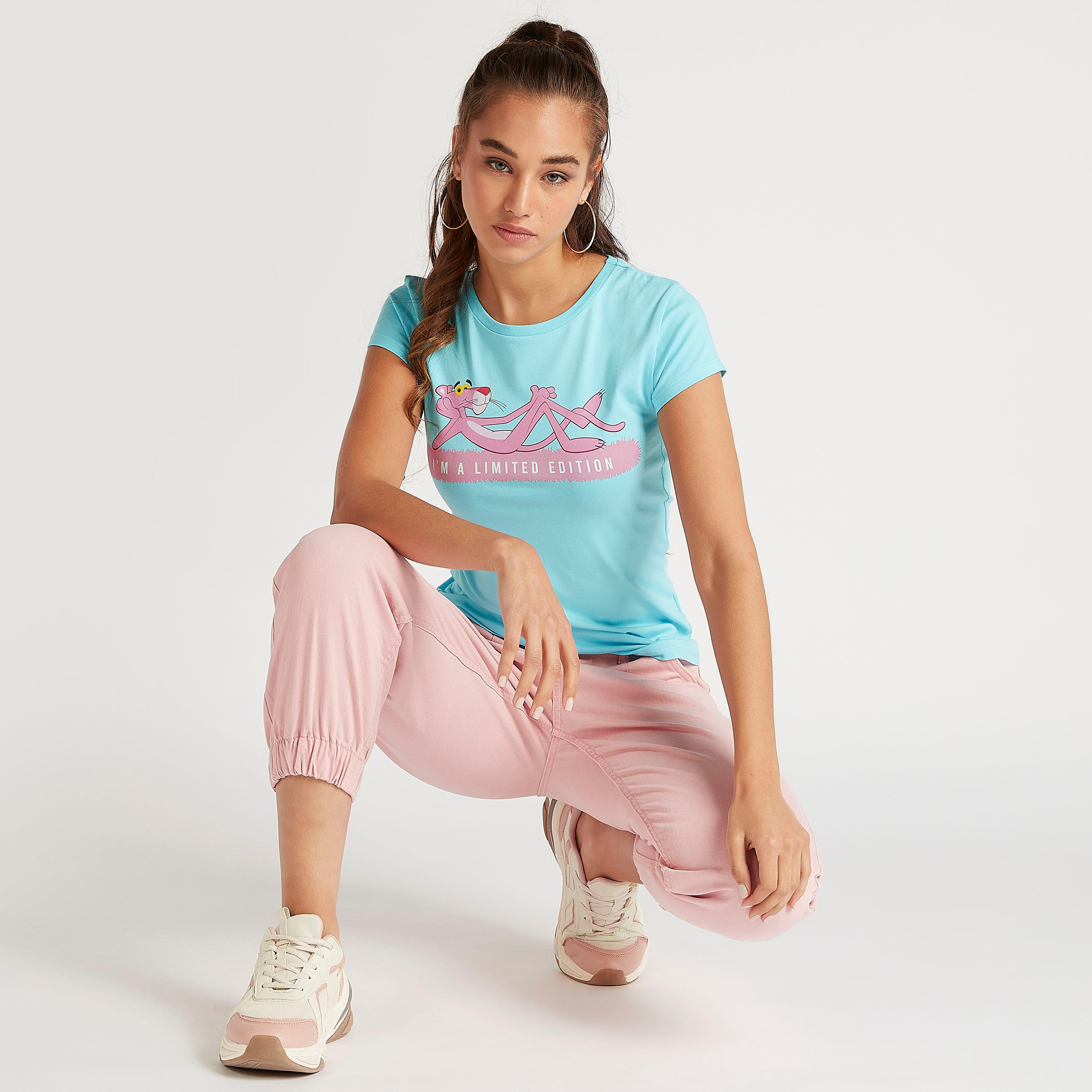 تيشيرت بياقة ضيّقة وأكمام قصيرة وطبعات-women-clothing-tshirts-image-2