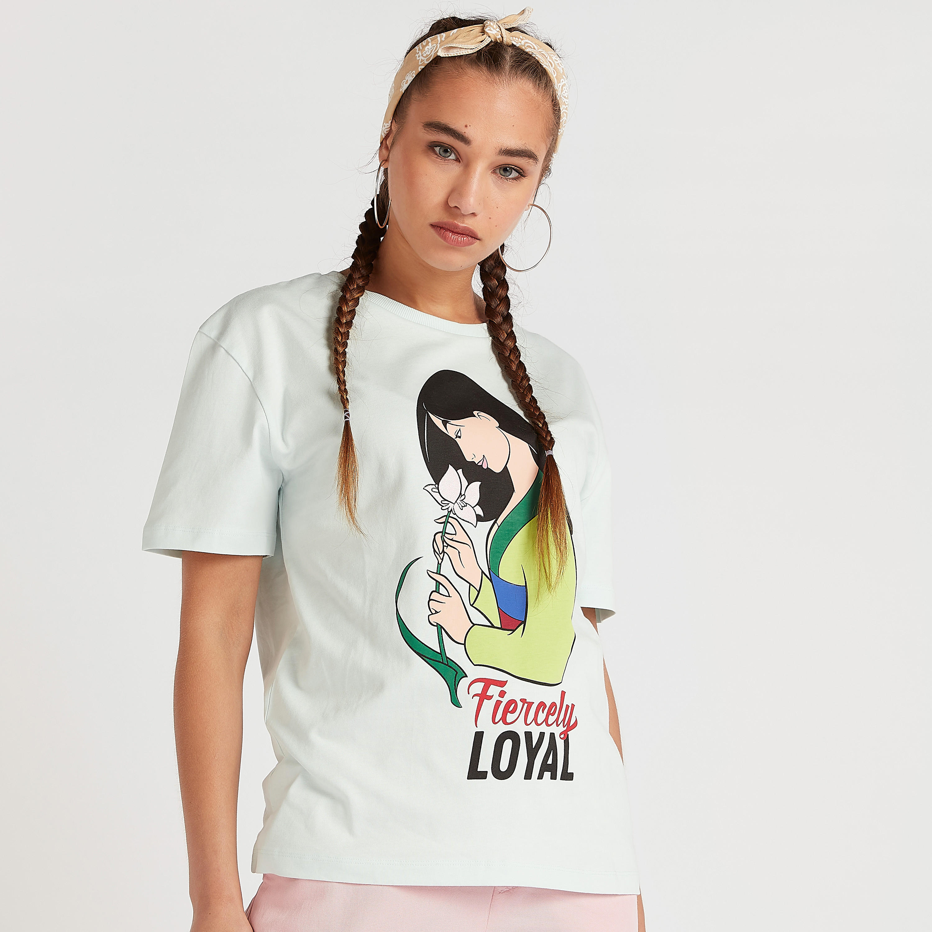 تيشيرت طويل بياقة ضيقة وأكمام قصيرة وطبعات جرافيك-women-clothing-tshirts-image-6